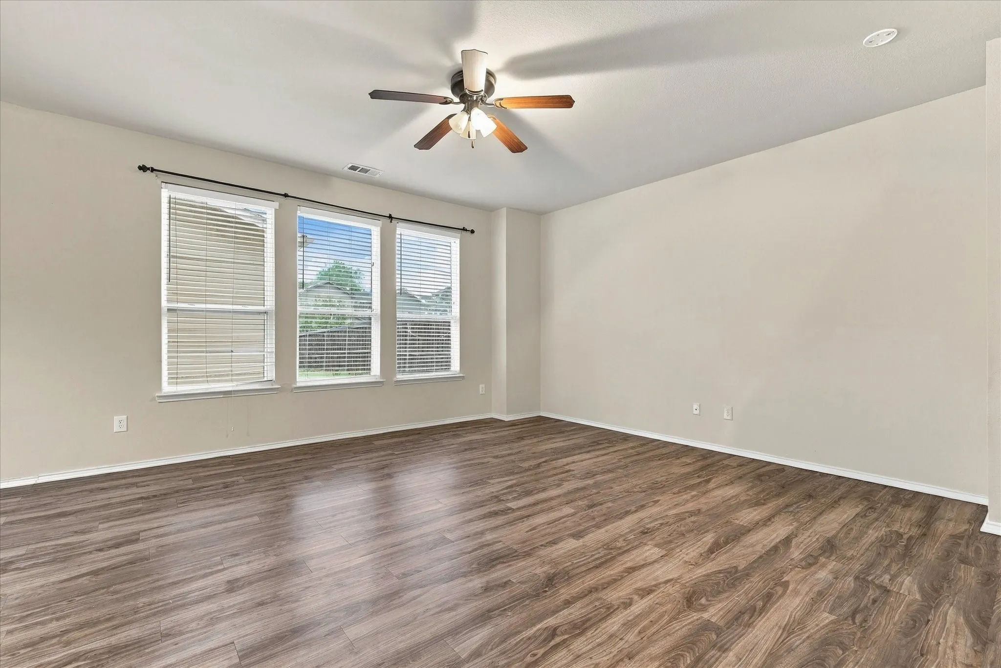 Single Family Residence For Sale in Collin County , 7105 Cotton Seed Drive, Mc Kinney, Texas 75070, 3 Bedroom, 3 Bathroom, 2 Garage spaces, 1,664 Sqft, built in 2007, mls#21400171, Real Estate Agent in Mc Kinney, Homes For Sale in Collin county, Homes For Sale in Mc Kinney, Realtor in Mc Kinney Texas, Real Estate Brokerage Independent Realty Texas, Luminita Cordes Realtor