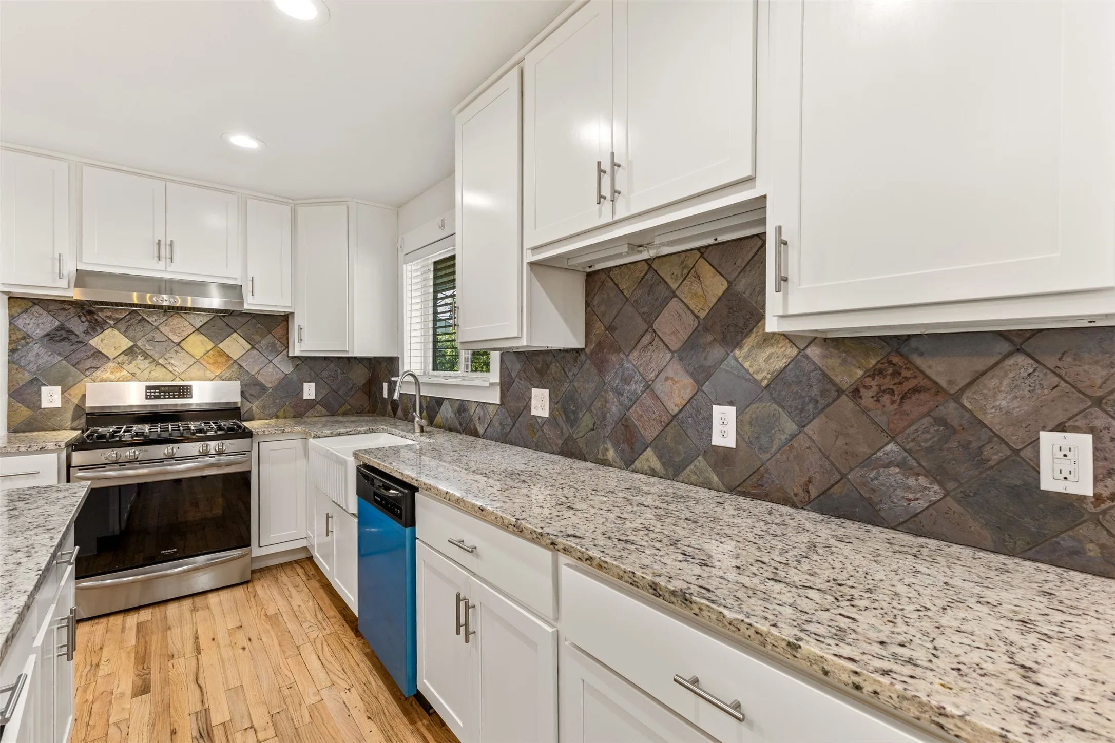Single Family Residence For Sale in Dallas County , 2413 Cardinal Lane, Garland, Texas 75042, 3 Bedroom, 2 Bathroom, 2 Garage spaces, 1,363 Sqft, built in 1960, mls#21400184, Real Estate Agent in Garland, Homes For Sale in Dallas county, Homes For Sale in Garland, Realtor in Garland Texas, Real Estate Brokerage Independent Realty Texas, Luminita Cordes Realtor
