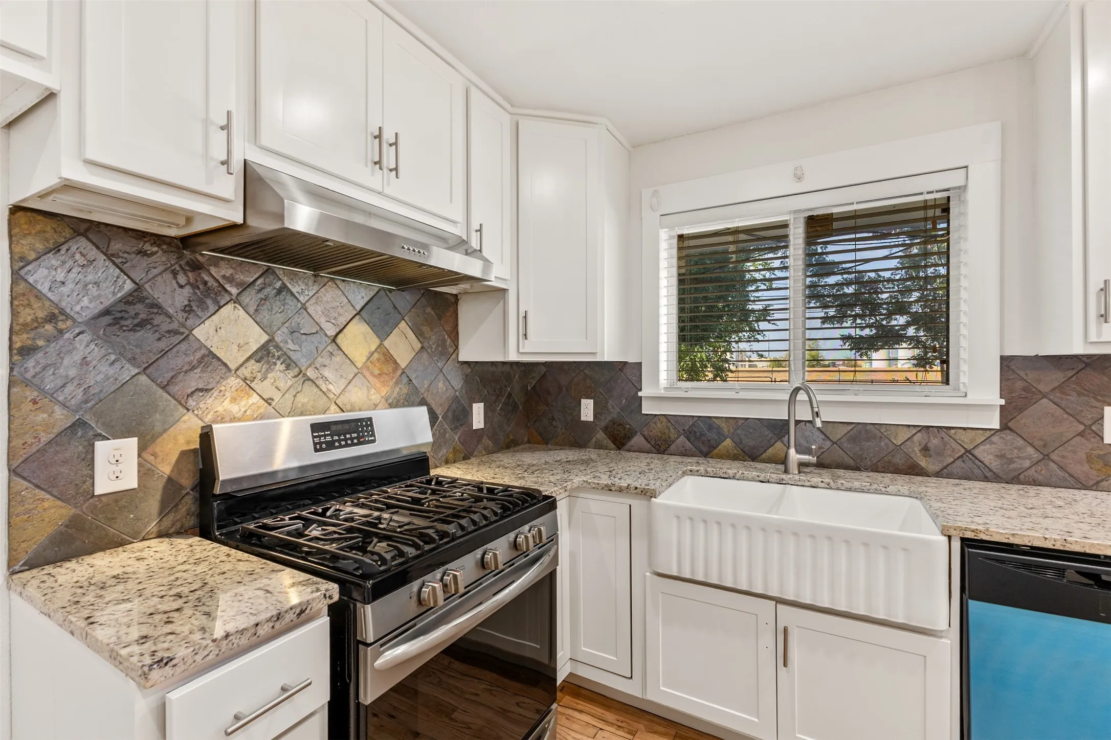 Single Family Residence For Sale in Dallas County , 2413 Cardinal Lane, Garland, Texas 75042, 3 Bedroom, 2 Bathroom, 2 Garage spaces, 1,363 Sqft, built in 1960, mls#21400184, Real Estate Agent in Garland, Homes For Sale in Dallas county, Homes For Sale in Garland, Realtor in Garland Texas, Real Estate Brokerage Independent Realty Texas, Luminita Cordes Realtor