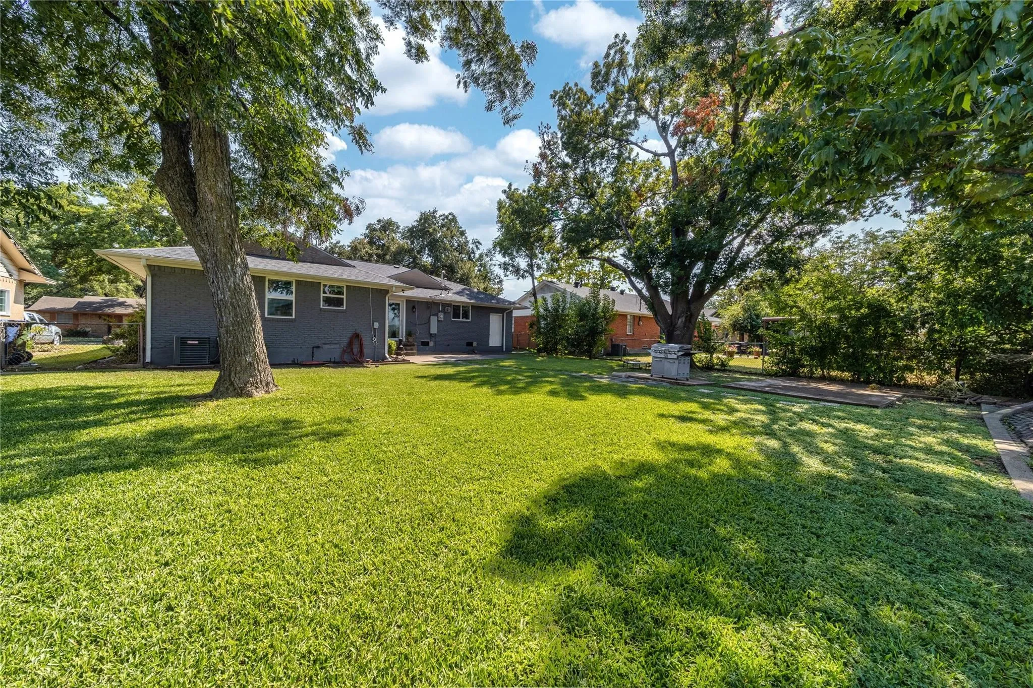 Single Family Residence For Sale in Dallas County , 2413 Cardinal Lane, Garland, Texas 75042, 3 Bedroom, 2 Bathroom, 2 Garage spaces, 1,363 Sqft, built in 1960, mls#21400184, Real Estate Agent in Garland, Homes For Sale in Dallas county, Homes For Sale in Garland, Realtor in Garland Texas, Real Estate Brokerage Independent Realty Texas, Luminita Cordes Realtor
