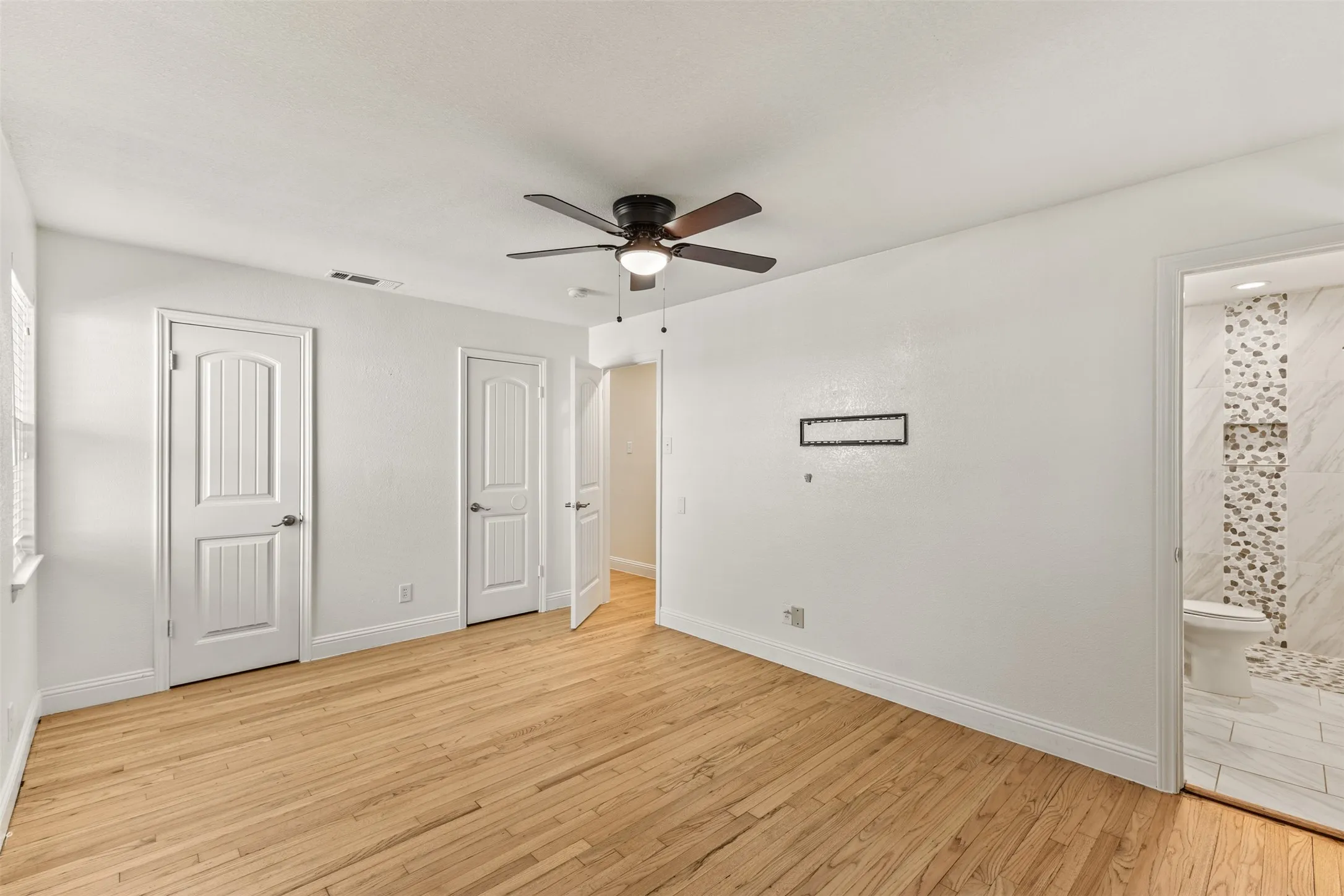 Single Family Residence For Sale in Dallas County , 2413 Cardinal Lane, Garland, Texas 75042, 3 Bedroom, 2 Bathroom, 2 Garage spaces, 1,363 Sqft, built in 1960, mls#21400184, Real Estate Agent in Garland, Homes For Sale in Dallas county, Homes For Sale in Garland, Realtor in Garland Texas, Real Estate Brokerage Independent Realty Texas, Luminita Cordes Realtor