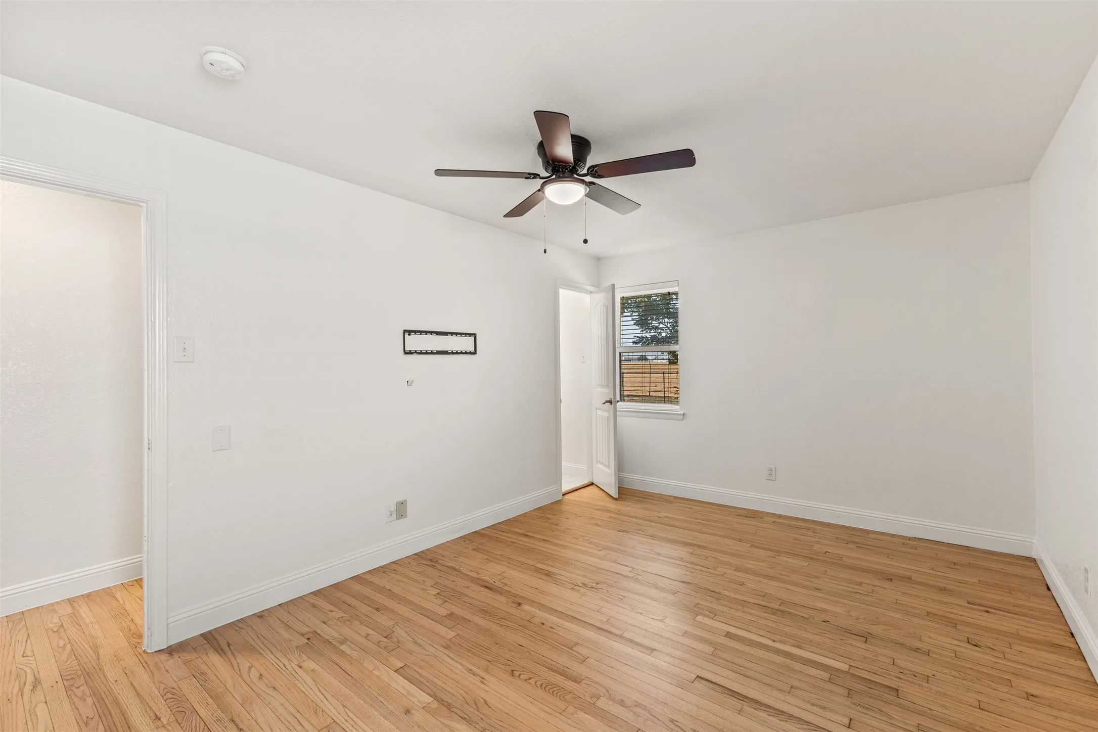 Single Family Residence For Sale in Dallas County , 2413 Cardinal Lane, Garland, Texas 75042, 3 Bedroom, 2 Bathroom, 2 Garage spaces, 1,363 Sqft, built in 1960, mls#21400184, Real Estate Agent in Garland, Homes For Sale in Dallas county, Homes For Sale in Garland, Realtor in Garland Texas, Real Estate Brokerage Independent Realty Texas, Luminita Cordes Realtor