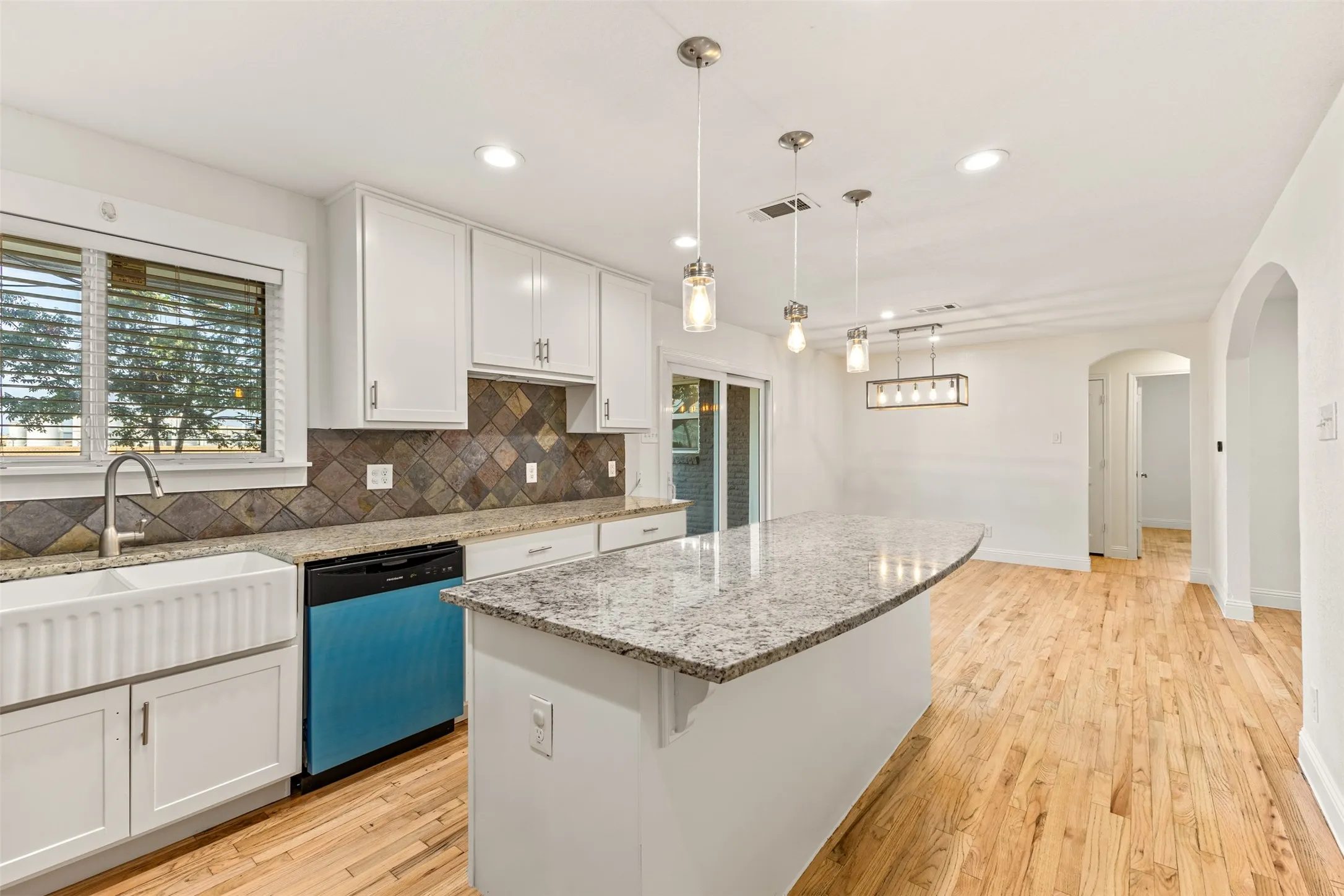 Single Family Residence For Sale in Dallas County , 2413 Cardinal Lane, Garland, Texas 75042, 3 Bedroom, 2 Bathroom, 2 Garage spaces, 1,363 Sqft, built in 1960, mls#21400184, Real Estate Agent in Garland, Homes For Sale in Dallas county, Homes For Sale in Garland, Realtor in Garland Texas, Real Estate Brokerage Independent Realty Texas, Luminita Cordes Realtor