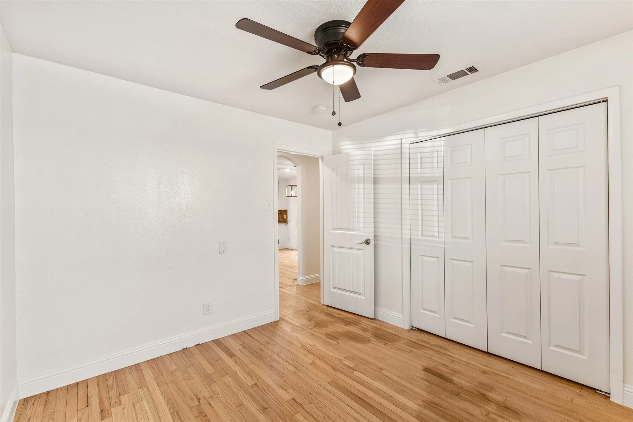 Single Family Residence For Sale in Dallas County , 2413 Cardinal Lane, Garland, Texas 75042, 3 Bedroom, 2 Bathroom, 2 Garage spaces, 1,363 Sqft, built in 1960, mls#21400184, Real Estate Agent in Garland, Homes For Sale in Dallas county, Homes For Sale in Garland, Realtor in Garland Texas, Real Estate Brokerage Independent Realty Texas, Luminita Cordes Realtor