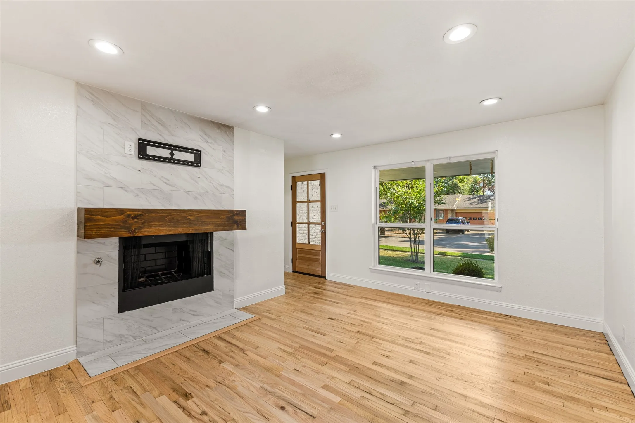 Single Family Residence For Sale in Dallas County , 2413 Cardinal Lane, Garland, Texas 75042, 3 Bedroom, 2 Bathroom, 2 Garage spaces, 1,363 Sqft, built in 1960, mls#21400184, Real Estate Agent in Garland, Homes For Sale in Dallas county, Homes For Sale in Garland, Realtor in Garland Texas, Real Estate Brokerage Independent Realty Texas, Luminita Cordes Realtor