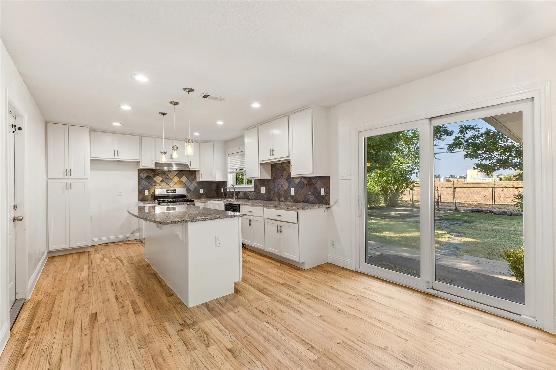 Single Family Residence For Sale in Dallas County , 2413 Cardinal Lane, Garland, Texas 75042, 3 Bedroom, 2 Bathroom, 2 Garage spaces, 1,363 Sqft, built in 1960, mls#21400184, Real Estate Agent in Garland, Homes For Sale in Dallas county, Homes For Sale in Garland, Realtor in Garland Texas, Real Estate Brokerage Independent Realty Texas, Luminita Cordes Realtor