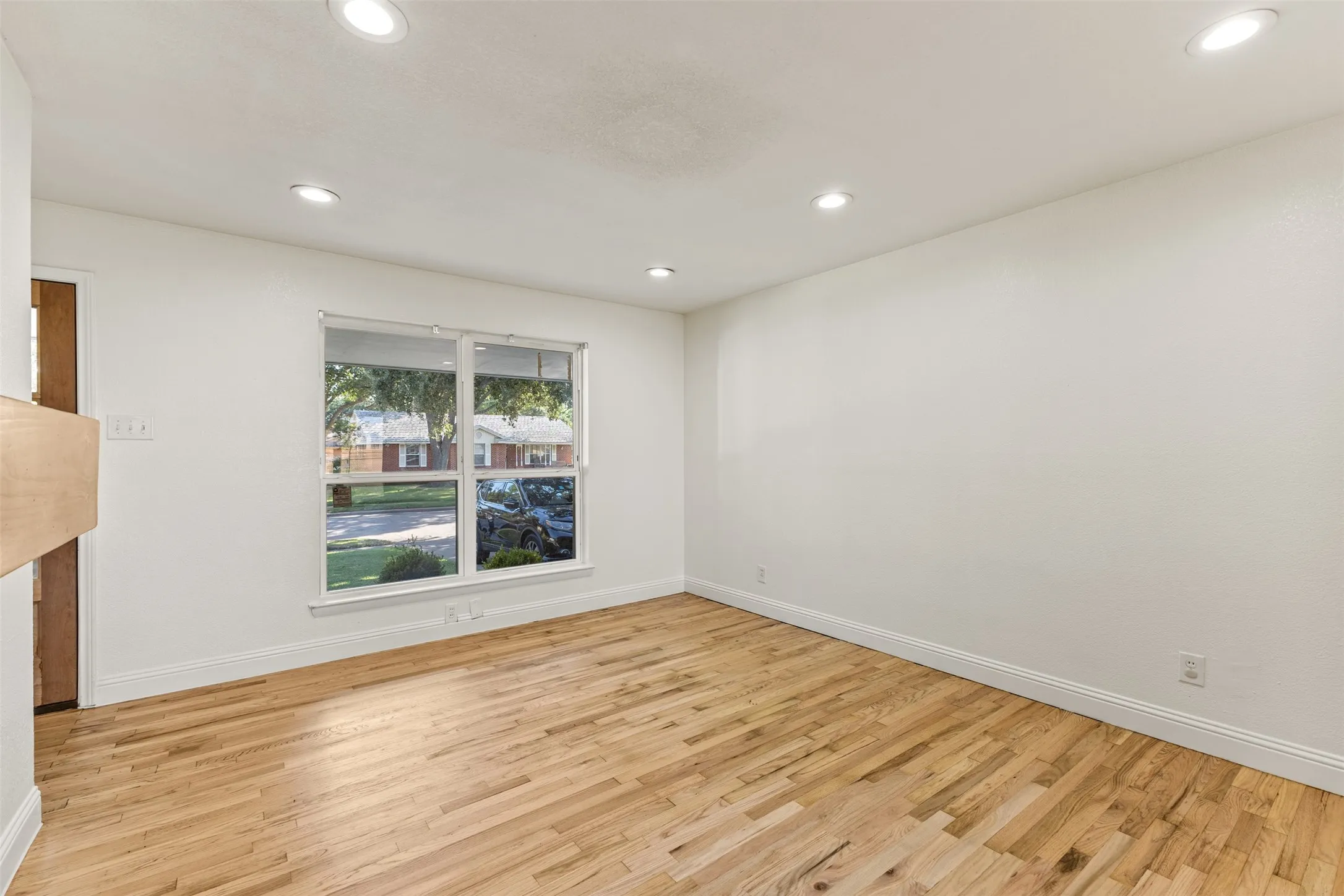 Single Family Residence For Sale in Dallas County , 2413 Cardinal Lane, Garland, Texas 75042, 3 Bedroom, 2 Bathroom, 2 Garage spaces, 1,363 Sqft, built in 1960, mls#21400184, Real Estate Agent in Garland, Homes For Sale in Dallas county, Homes For Sale in Garland, Realtor in Garland Texas, Real Estate Brokerage Independent Realty Texas, Luminita Cordes Realtor