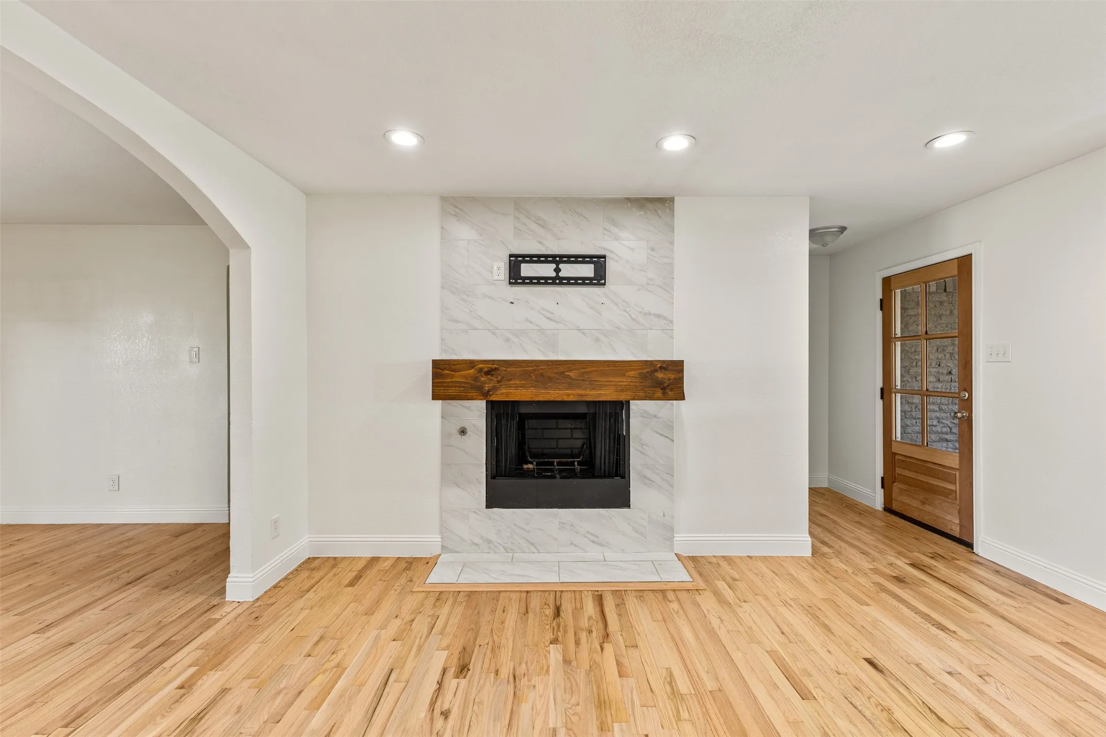 Single Family Residence For Sale in Dallas County , 2413 Cardinal Lane, Garland, Texas 75042, 3 Bedroom, 2 Bathroom, 2 Garage spaces, 1,363 Sqft, built in 1960, mls#21400184, Real Estate Agent in Garland, Homes For Sale in Dallas county, Homes For Sale in Garland, Realtor in Garland Texas, Real Estate Brokerage Independent Realty Texas, Luminita Cordes Realtor