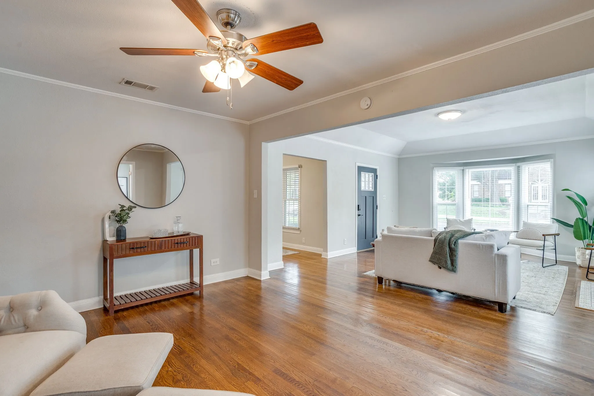 Single Family Residence For Sale in Ellis County , 303 Harbin Avenue, Waxahachie, Texas 75165, 3 Bedroom, 1 Bathroom, Garage spaces, 1,644 Sqft, built in 1956, mls#21392890, Real Estate Agent in Waxahachie, Homes For Sale in Ellis county, Homes For Sale in Waxahachie, Realtor in Waxahachie Texas, Real Estate Brokerage Independent Realty Texas, Luminita Cordes Realtor