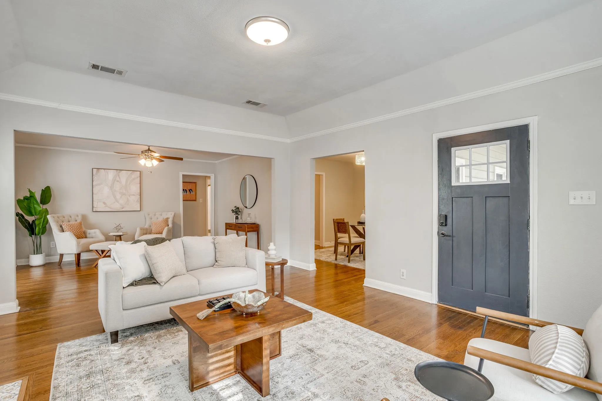 Single Family Residence For Sale in Ellis County , 303 Harbin Avenue, Waxahachie, Texas 75165, 3 Bedroom, 1 Bathroom, Garage spaces, 1,644 Sqft, built in 1956, mls#21392890, Real Estate Agent in Waxahachie, Homes For Sale in Ellis county, Homes For Sale in Waxahachie, Realtor in Waxahachie Texas, Real Estate Brokerage Independent Realty Texas, Luminita Cordes Realtor
