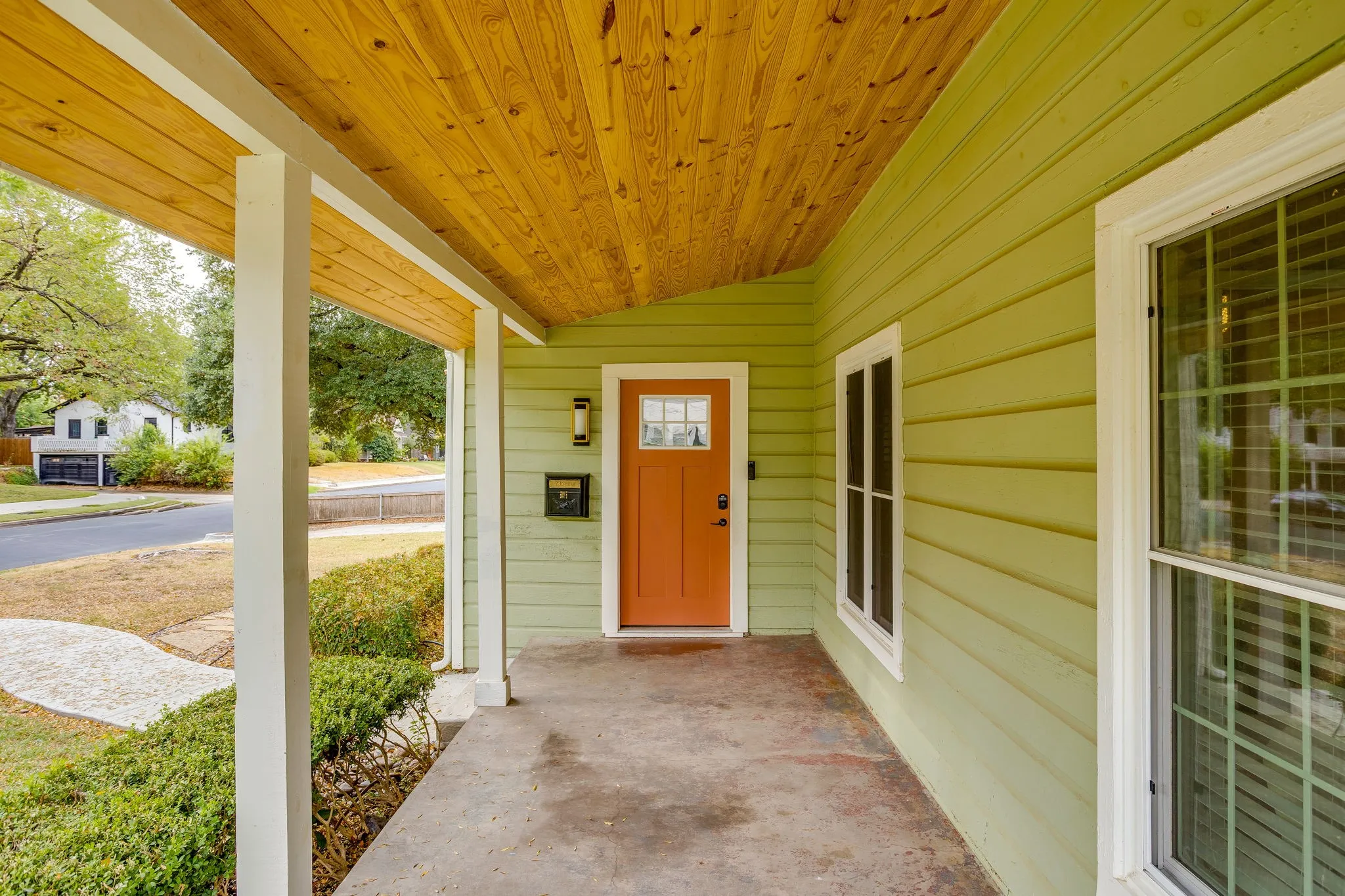 Single Family Residence For Sale in Ellis County , 303 Harbin Avenue, Waxahachie, Texas 75165, 3 Bedroom, 1 Bathroom, Garage spaces, 1,644 Sqft, built in 1956, mls#21392890, Real Estate Agent in Waxahachie, Homes For Sale in Ellis county, Homes For Sale in Waxahachie, Realtor in Waxahachie Texas, Real Estate Brokerage Independent Realty Texas, Luminita Cordes Realtor