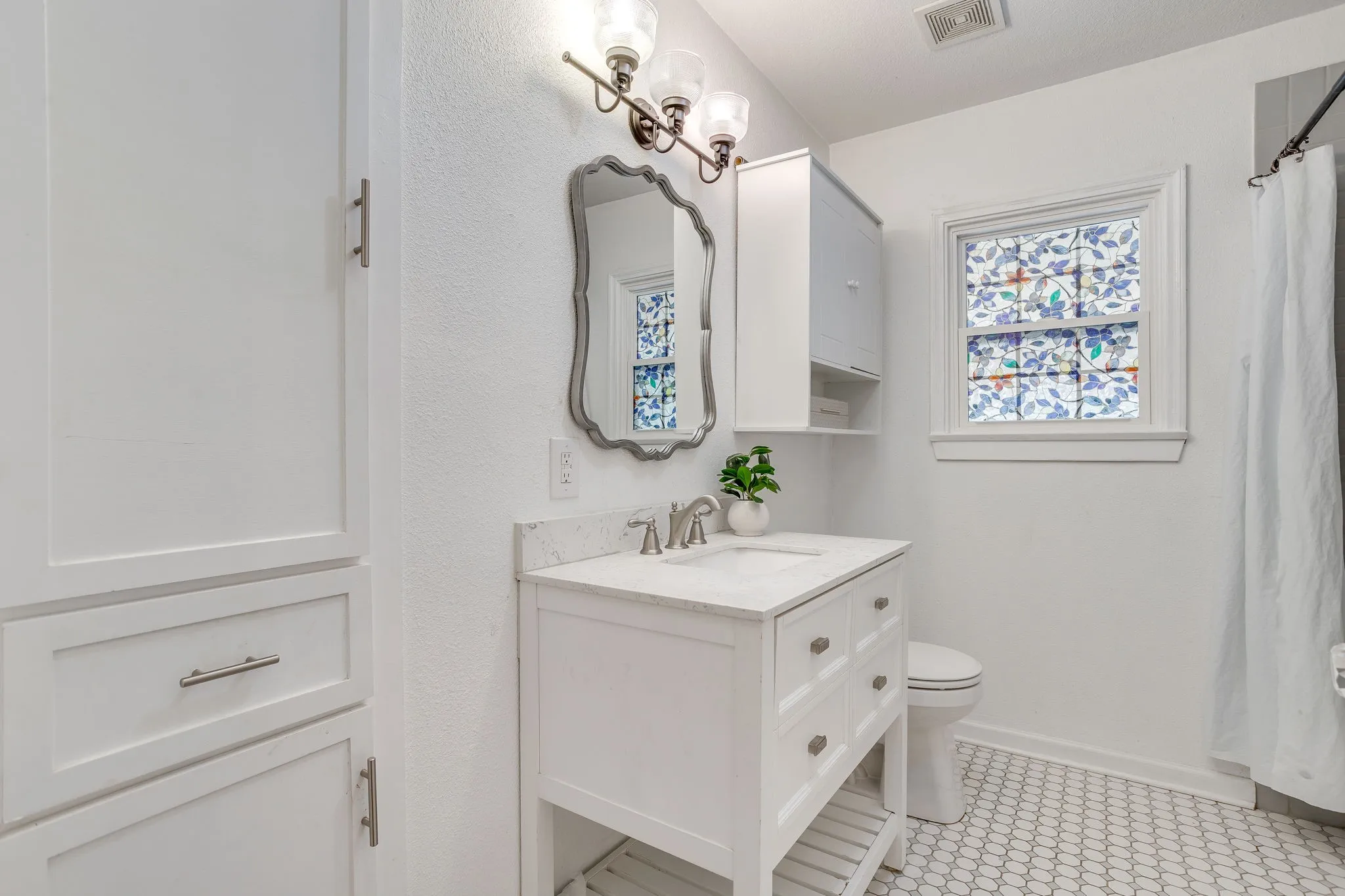 Single Family Residence For Sale in Ellis County , 303 Harbin Avenue, Waxahachie, Texas 75165, 3 Bedroom, 1 Bathroom, Garage spaces, 1,644 Sqft, built in 1956, mls#21392890, Real Estate Agent in Waxahachie, Homes For Sale in Ellis county, Homes For Sale in Waxahachie, Realtor in Waxahachie Texas, Real Estate Brokerage Independent Realty Texas, Luminita Cordes Realtor