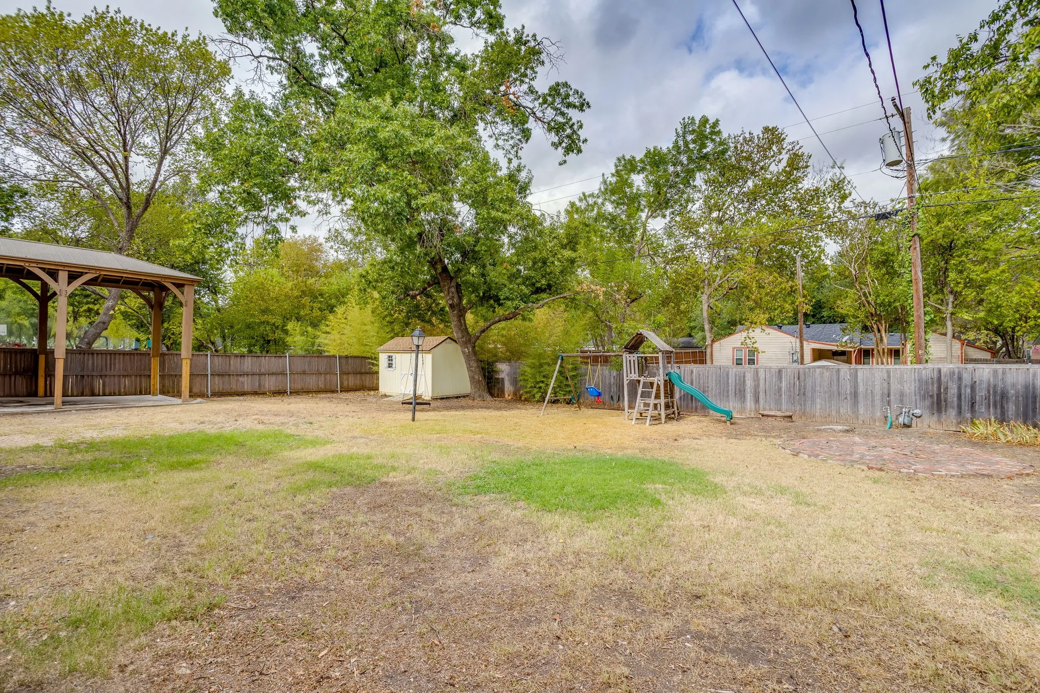 Single Family Residence For Sale in Ellis County , 303 Harbin Avenue, Waxahachie, Texas 75165, 3 Bedroom, 1 Bathroom, Garage spaces, 1,644 Sqft, built in 1956, mls#21392890, Real Estate Agent in Waxahachie, Homes For Sale in Ellis county, Homes For Sale in Waxahachie, Realtor in Waxahachie Texas, Real Estate Brokerage Independent Realty Texas, Luminita Cordes Realtor