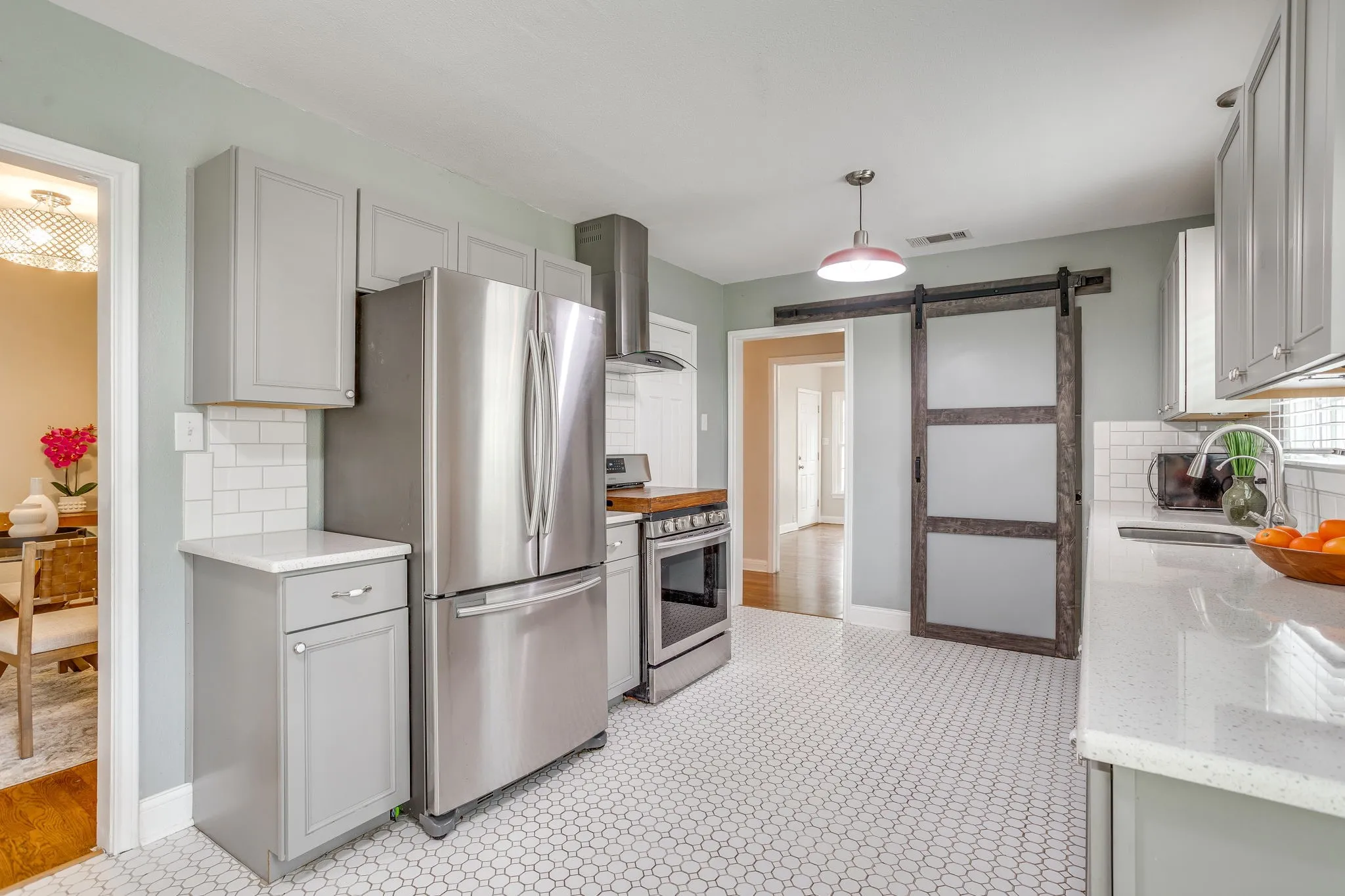 Single Family Residence For Sale in Ellis County , 303 Harbin Avenue, Waxahachie, Texas 75165, 3 Bedroom, 1 Bathroom, Garage spaces, 1,644 Sqft, built in 1956, mls#21392890, Real Estate Agent in Waxahachie, Homes For Sale in Ellis county, Homes For Sale in Waxahachie, Realtor in Waxahachie Texas, Real Estate Brokerage Independent Realty Texas, Luminita Cordes Realtor