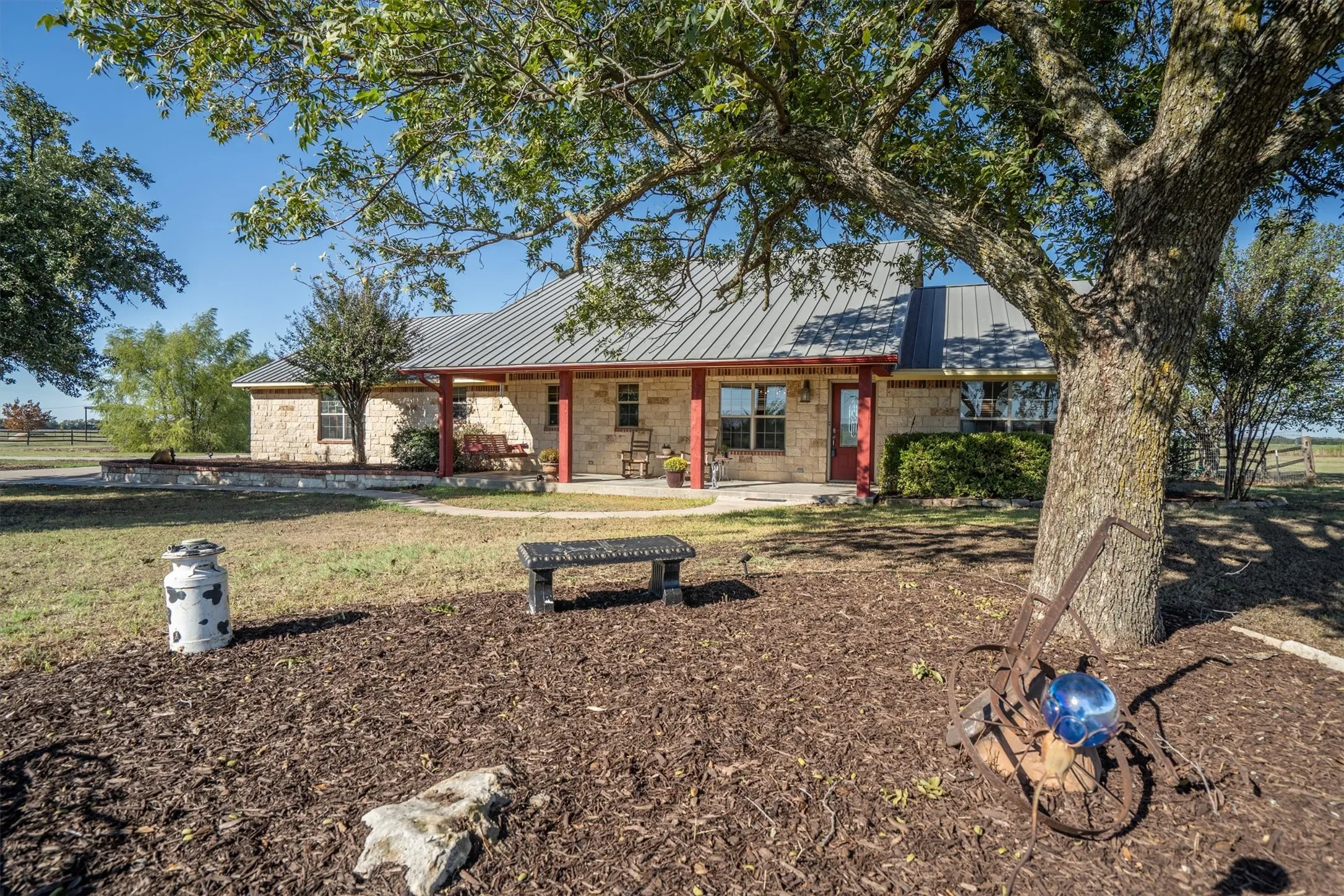 Single Family Residence For Sale in Grayson County , 1233 Fm 901, Collinsville, Texas 76233, 3 Bedroom, 2 Bathroom, 2 Garage spaces, 1,788 Sqft, built in 2003, mls#21399608, Real Estate Agent in Collinsville, Homes For Sale in Grayson county, Homes For Sale in Collinsville, Realtor in Collinsville Texas, Real Estate Brokerage Independent Realty Texas, Luminita Cordes Realtor