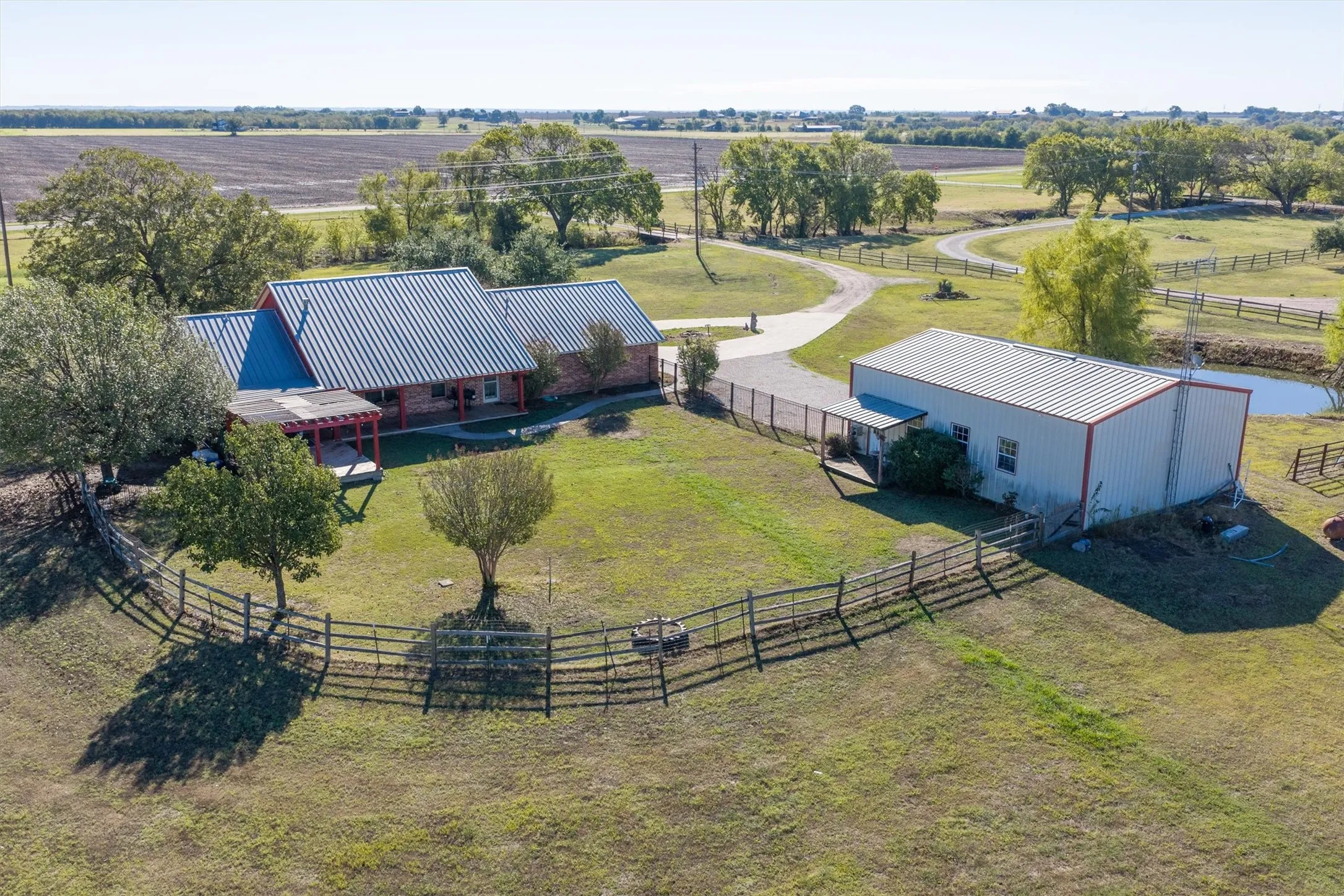 Single Family Residence For Sale in Grayson County , 1233 Fm 901, Collinsville, Texas 76233, 3 Bedroom, 2 Bathroom, 2 Garage spaces, 1,788 Sqft, built in 2003, mls#21399608, Real Estate Agent in Collinsville, Homes For Sale in Grayson county, Homes For Sale in Collinsville, Realtor in Collinsville Texas, Real Estate Brokerage Independent Realty Texas, Luminita Cordes Realtor