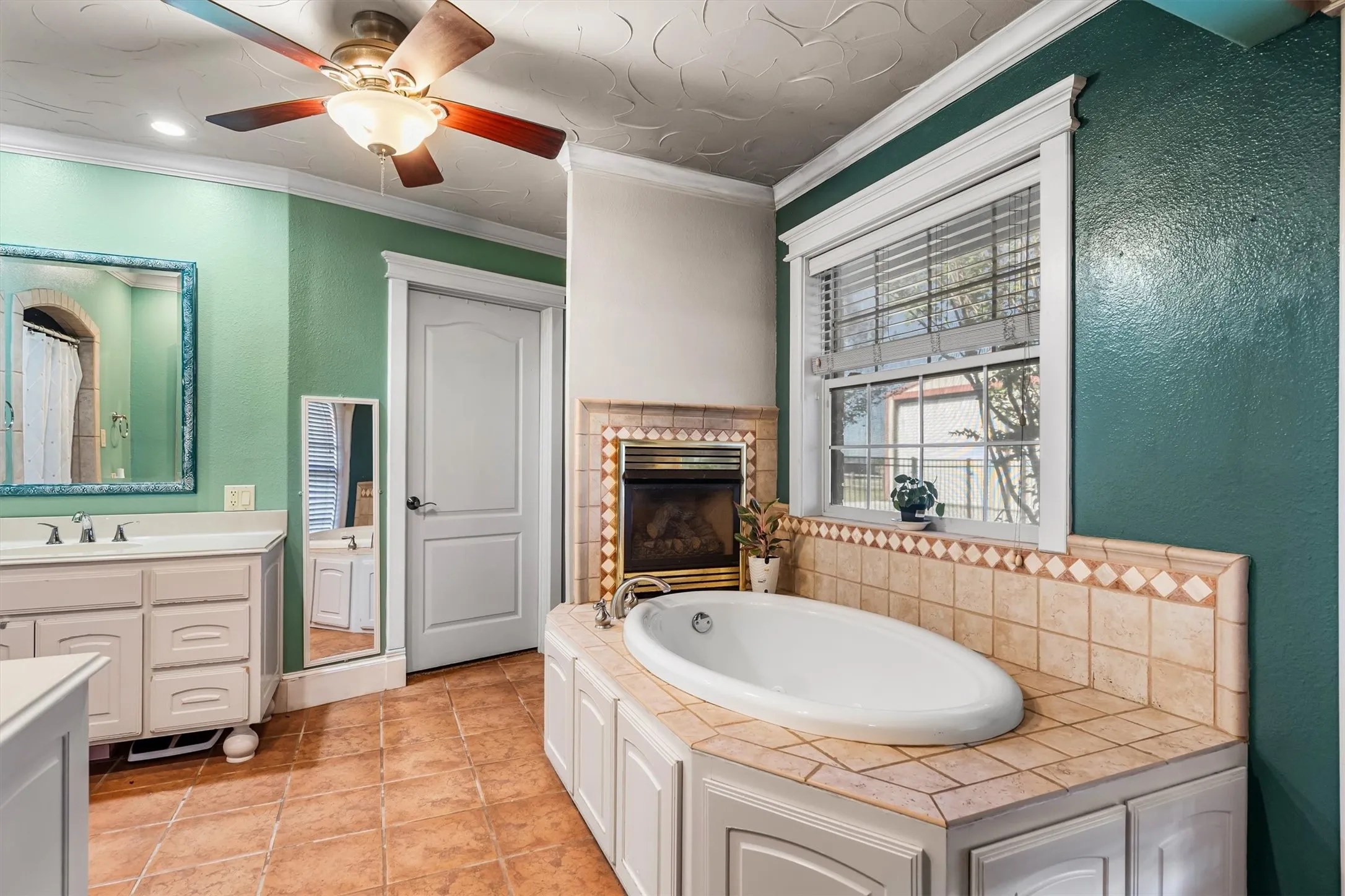Single Family Residence For Sale in Grayson County , 1233 Fm 901, Collinsville, Texas 76233, 3 Bedroom, 2 Bathroom, 2 Garage spaces, 1,788 Sqft, built in 2003, mls#21399608, Real Estate Agent in Collinsville, Homes For Sale in Grayson county, Homes For Sale in Collinsville, Realtor in Collinsville Texas, Real Estate Brokerage Independent Realty Texas, Luminita Cordes Realtor