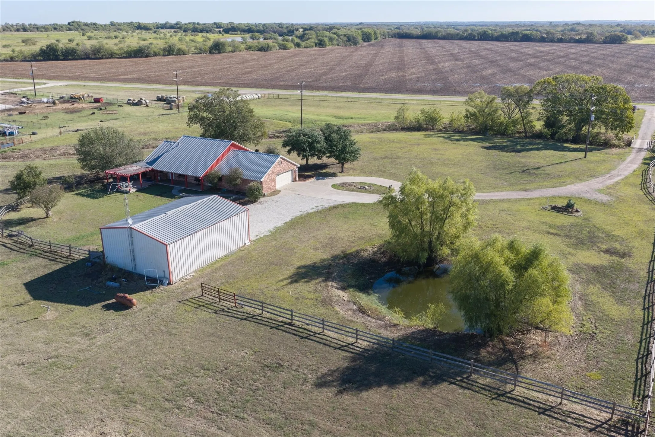 Single Family Residence For Sale in Grayson County , 1233 Fm 901, Collinsville, Texas 76233, 3 Bedroom, 2 Bathroom, 2 Garage spaces, 1,788 Sqft, built in 2003, mls#21399608, Real Estate Agent in Collinsville, Homes For Sale in Grayson county, Homes For Sale in Collinsville, Realtor in Collinsville Texas, Real Estate Brokerage Independent Realty Texas, Luminita Cordes Realtor