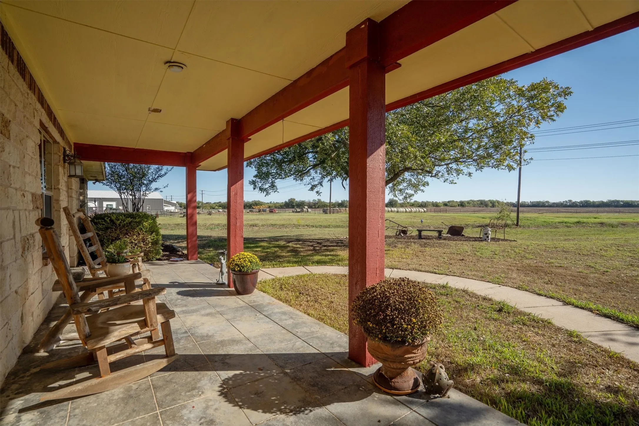 Single Family Residence For Sale in Grayson County , 1233 Fm 901, Collinsville, Texas 76233, 3 Bedroom, 2 Bathroom, 2 Garage spaces, 1,788 Sqft, built in 2003, mls#21399608, Real Estate Agent in Collinsville, Homes For Sale in Grayson county, Homes For Sale in Collinsville, Realtor in Collinsville Texas, Real Estate Brokerage Independent Realty Texas, Luminita Cordes Realtor