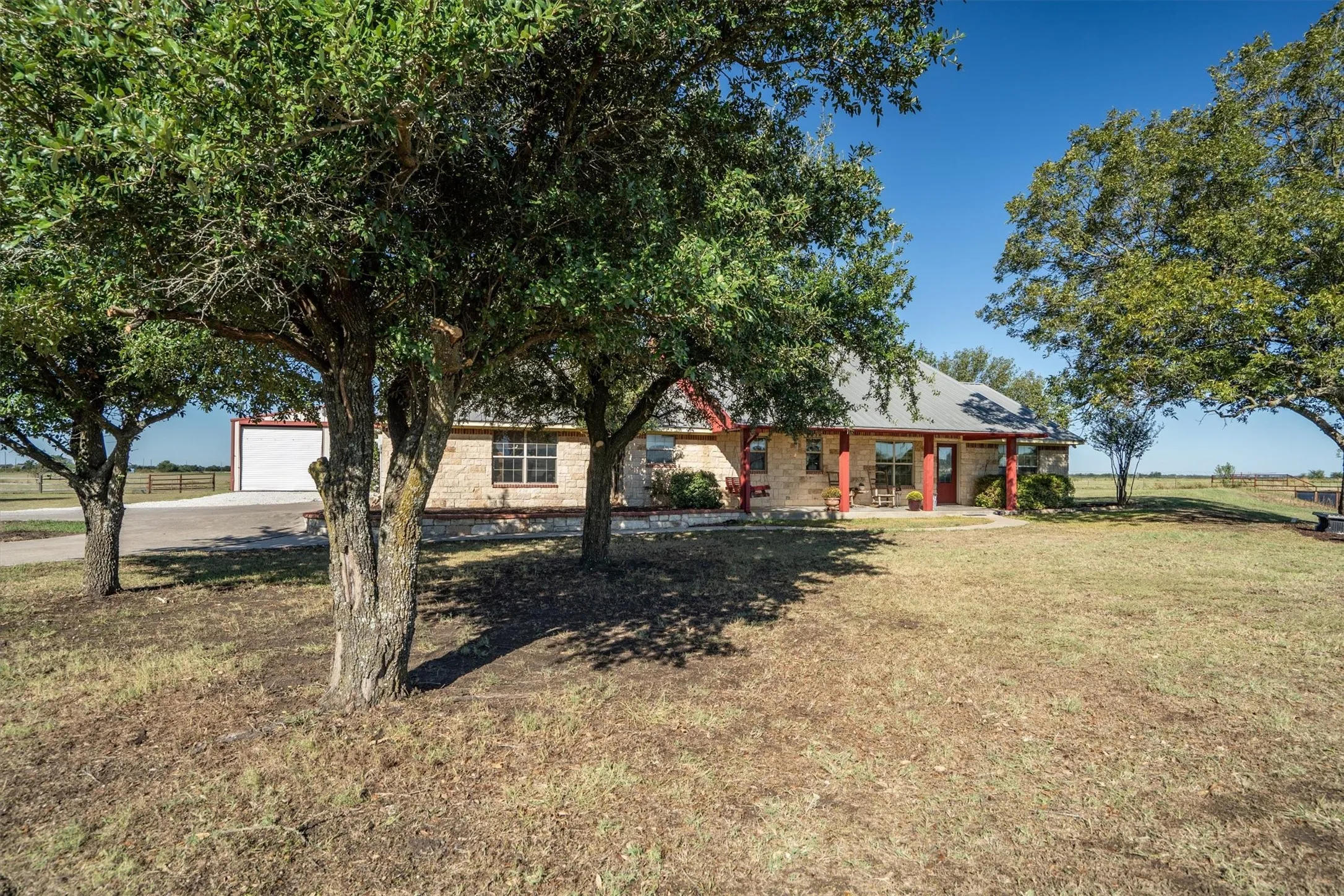 Single Family Residence For Sale in Grayson County , 1233 Fm 901, Collinsville, Texas 76233, 3 Bedroom, 2 Bathroom, 2 Garage spaces, 1,788 Sqft, built in 2003, mls#21399608, Real Estate Agent in Collinsville, Homes For Sale in Grayson county, Homes For Sale in Collinsville, Realtor in Collinsville Texas, Real Estate Brokerage Independent Realty Texas, Luminita Cordes Realtor