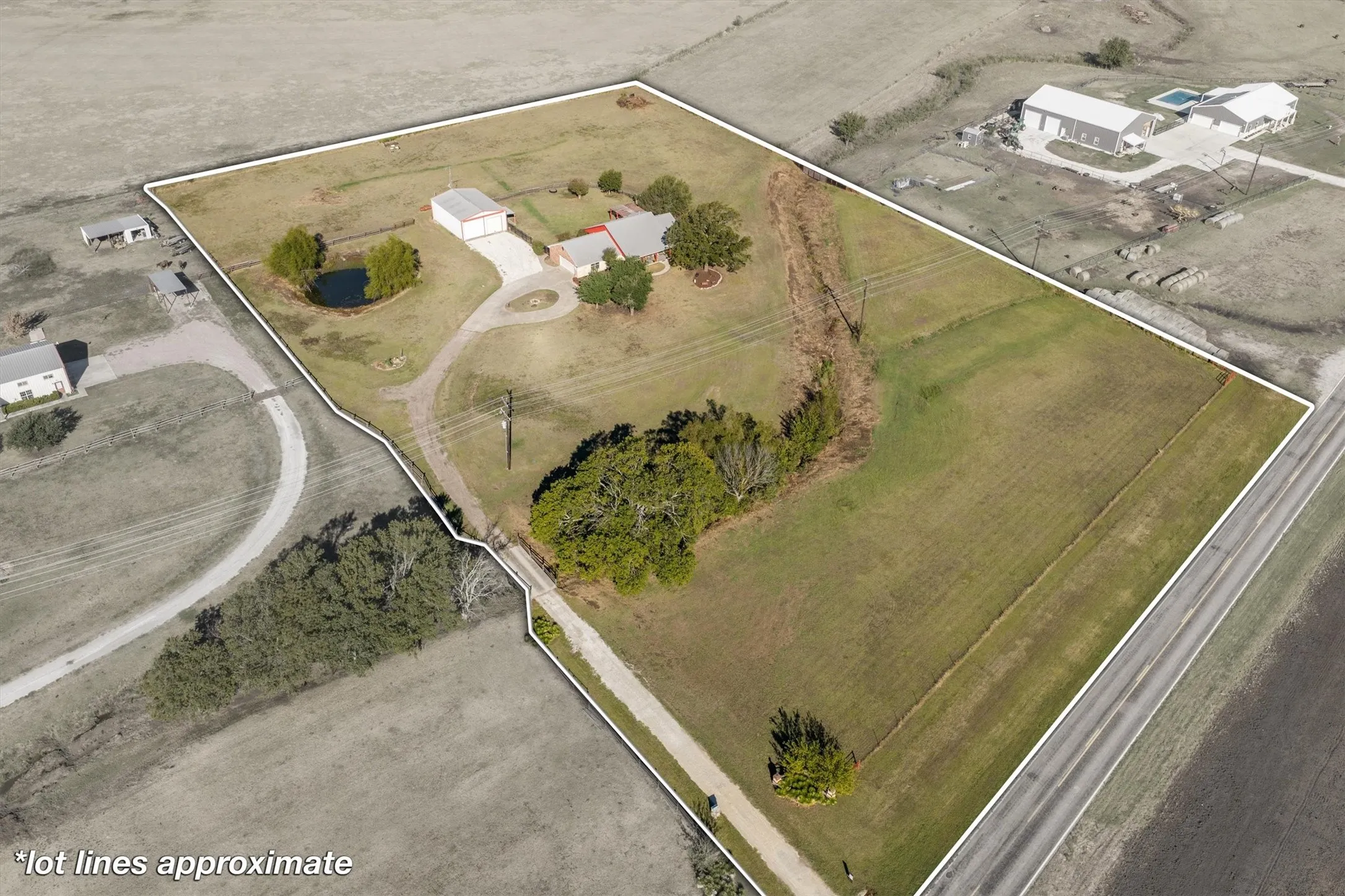 Single Family Residence For Sale in Grayson County , 1233 Fm 901, Collinsville, Texas 76233, 3 Bedroom, 2 Bathroom, 2 Garage spaces, 1,788 Sqft, built in 2003, mls#21399608, Real Estate Agent in Collinsville, Homes For Sale in Grayson county, Homes For Sale in Collinsville, Realtor in Collinsville Texas, Real Estate Brokerage Independent Realty Texas, Luminita Cordes Realtor