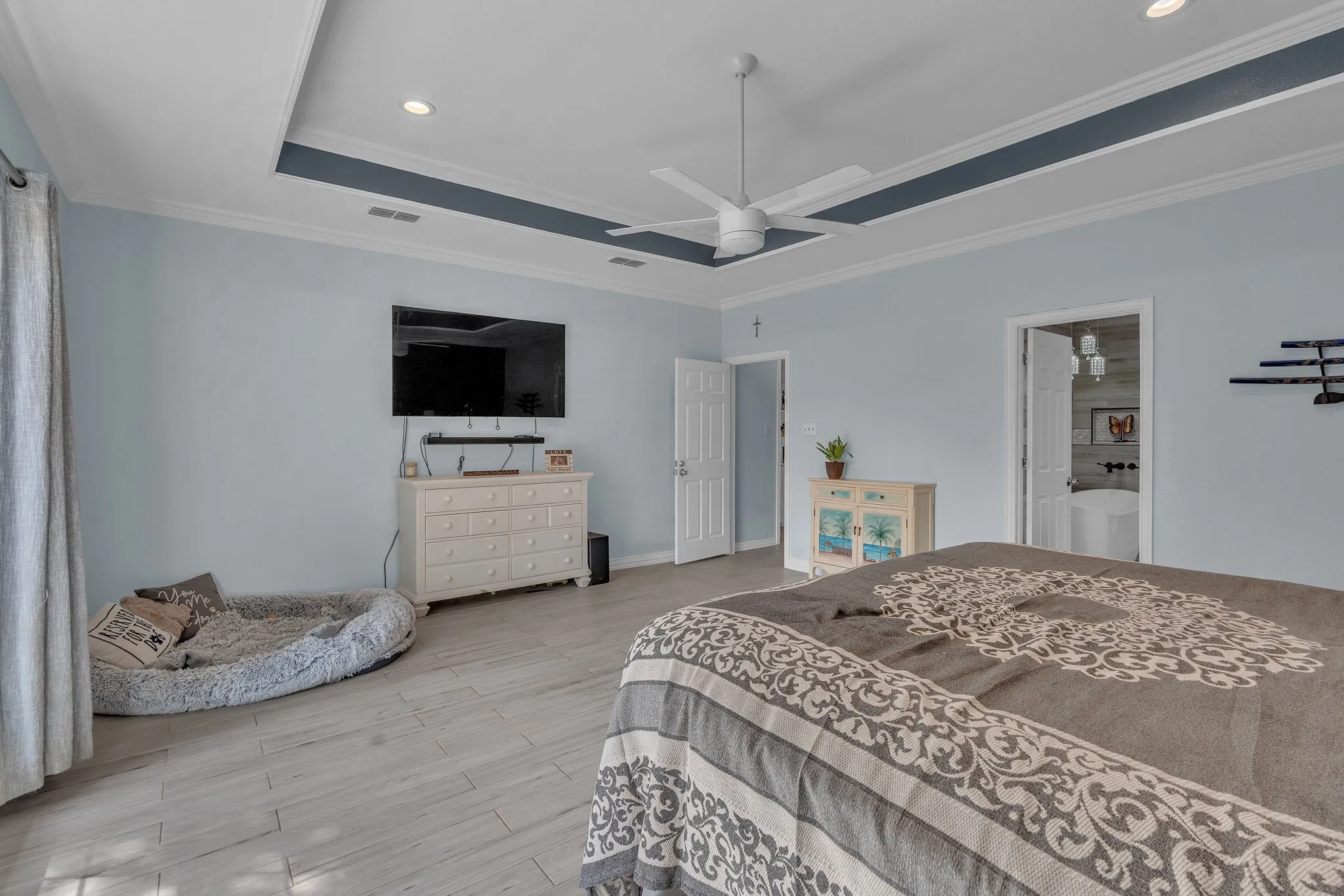 Single Family Residence For Sale in Tarrant County , 128 Lakeside Oaks Circle, Lakeside, Texas 76135, 3 Bedroom, 2 Bathroom, 2 Garage spaces, 2,513 Sqft, built in 1994, mls#21399828, Real Estate Agent in Lakeside, Homes For Sale in Tarrant county, Homes For Sale in Lakeside, Realtor in Lakeside Texas, Real Estate Brokerage Independent Realty Texas, Luminita Cordes Realtor