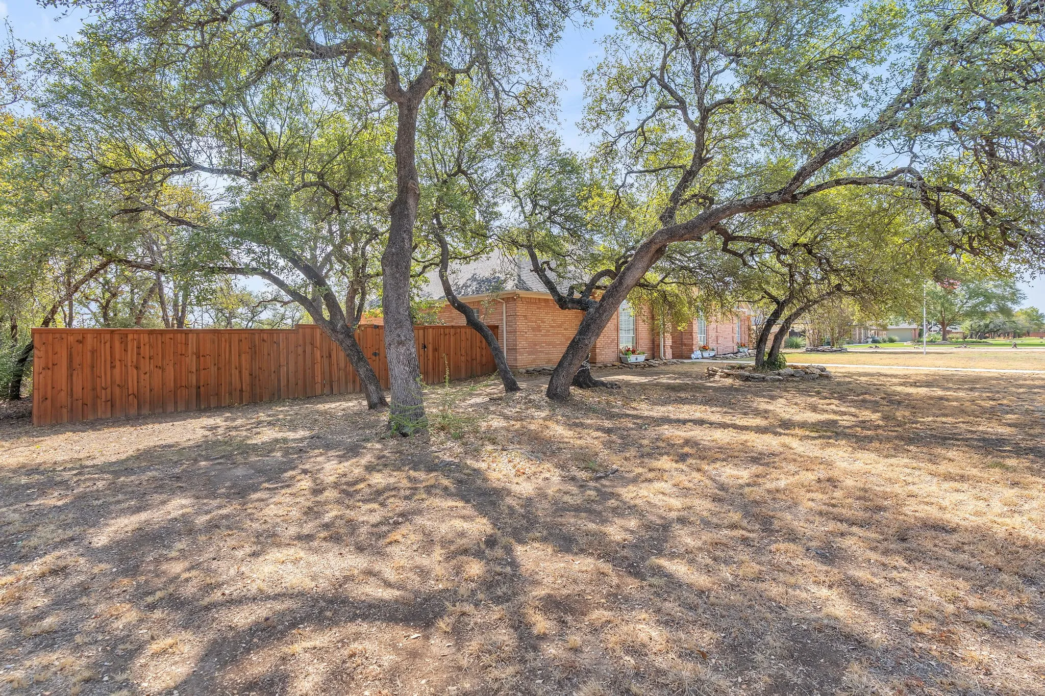 Single Family Residence For Sale in Tarrant County , 128 Lakeside Oaks Circle, Lakeside, Texas 76135, 3 Bedroom, 2 Bathroom, 2 Garage spaces, 2,513 Sqft, built in 1994, mls#21399828, Real Estate Agent in Lakeside, Homes For Sale in Tarrant county, Homes For Sale in Lakeside, Realtor in Lakeside Texas, Real Estate Brokerage Independent Realty Texas, Luminita Cordes Realtor