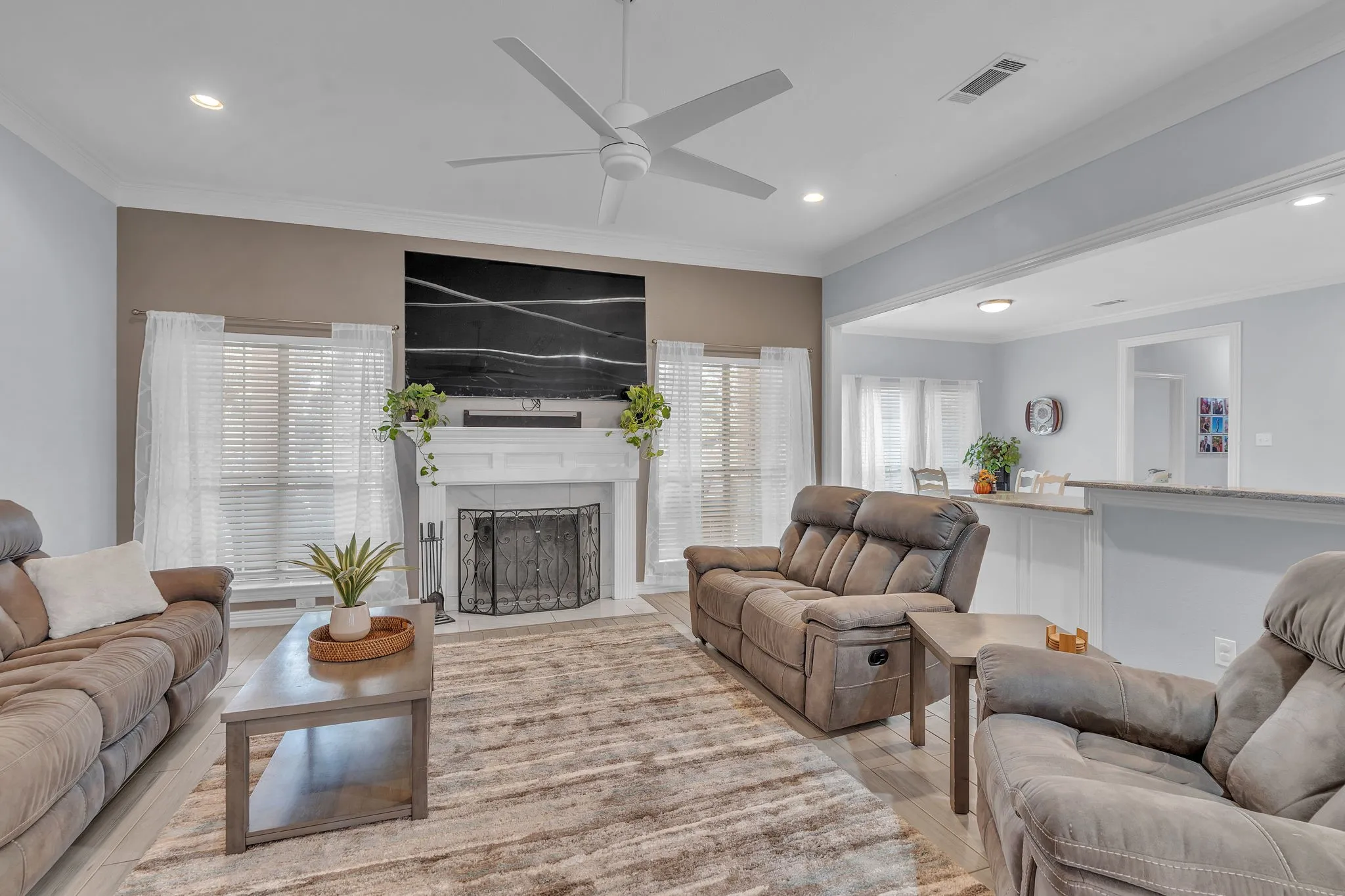 Single Family Residence For Sale in Tarrant County , 128 Lakeside Oaks Circle, Lakeside, Texas 76135, 3 Bedroom, 2 Bathroom, 2 Garage spaces, 2,513 Sqft, built in 1994, mls#21399828, Real Estate Agent in Lakeside, Homes For Sale in Tarrant county, Homes For Sale in Lakeside, Realtor in Lakeside Texas, Real Estate Brokerage Independent Realty Texas, Luminita Cordes Realtor