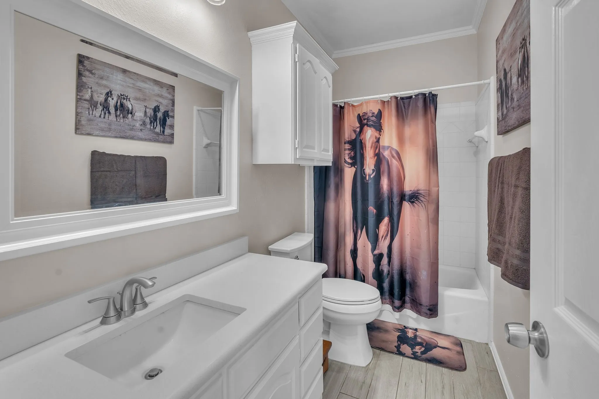 Single Family Residence For Sale in Tarrant County , 128 Lakeside Oaks Circle, Lakeside, Texas 76135, 3 Bedroom, 2 Bathroom, 2 Garage spaces, 2,513 Sqft, built in 1994, mls#21399828, Real Estate Agent in Lakeside, Homes For Sale in Tarrant county, Homes For Sale in Lakeside, Realtor in Lakeside Texas, Real Estate Brokerage Independent Realty Texas, Luminita Cordes Realtor