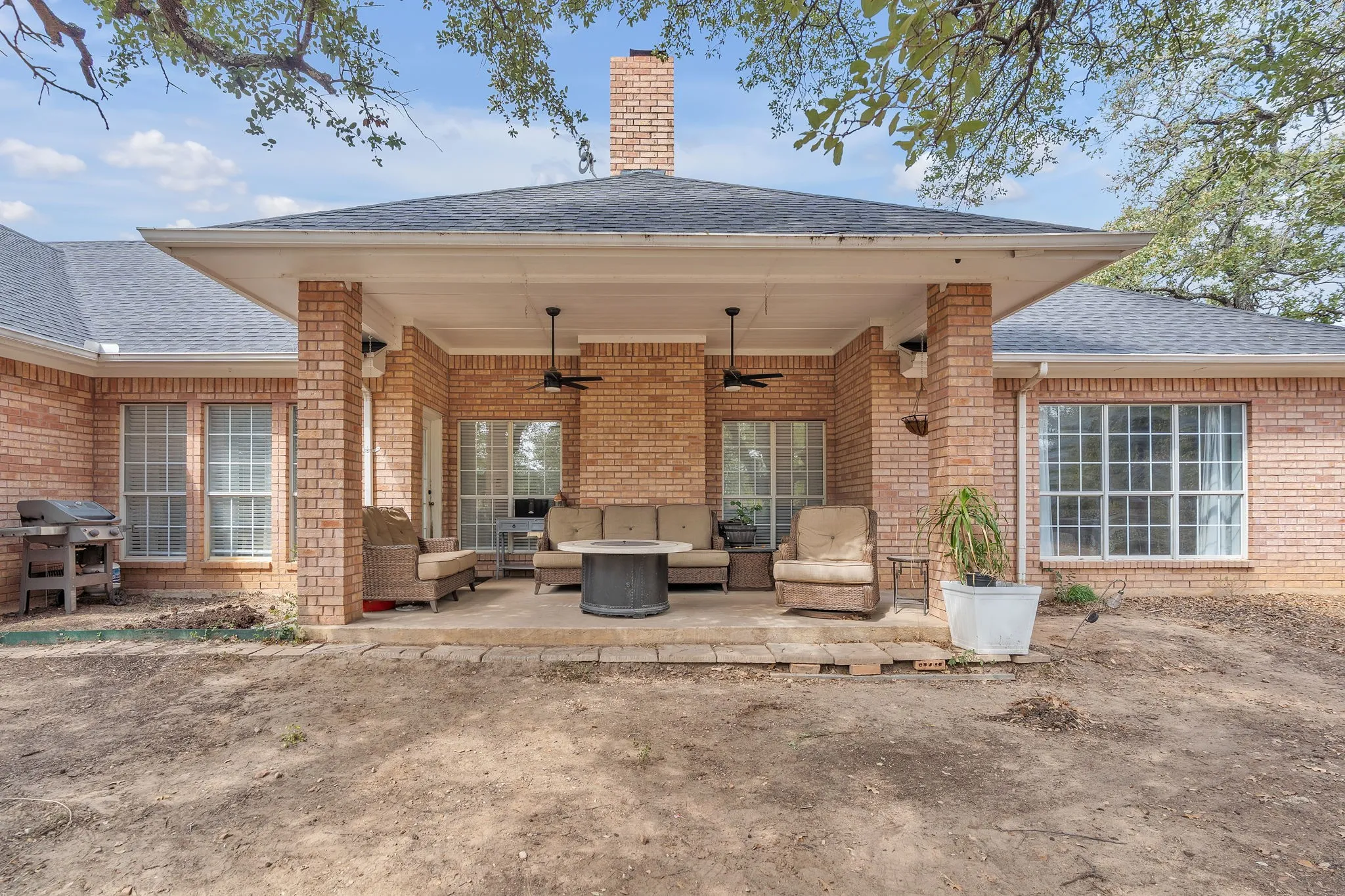 Single Family Residence For Sale in Tarrant County , 128 Lakeside Oaks Circle, Lakeside, Texas 76135, 3 Bedroom, 2 Bathroom, 2 Garage spaces, 2,513 Sqft, built in 1994, mls#21399828, Real Estate Agent in Lakeside, Homes For Sale in Tarrant county, Homes For Sale in Lakeside, Realtor in Lakeside Texas, Real Estate Brokerage Independent Realty Texas, Luminita Cordes Realtor