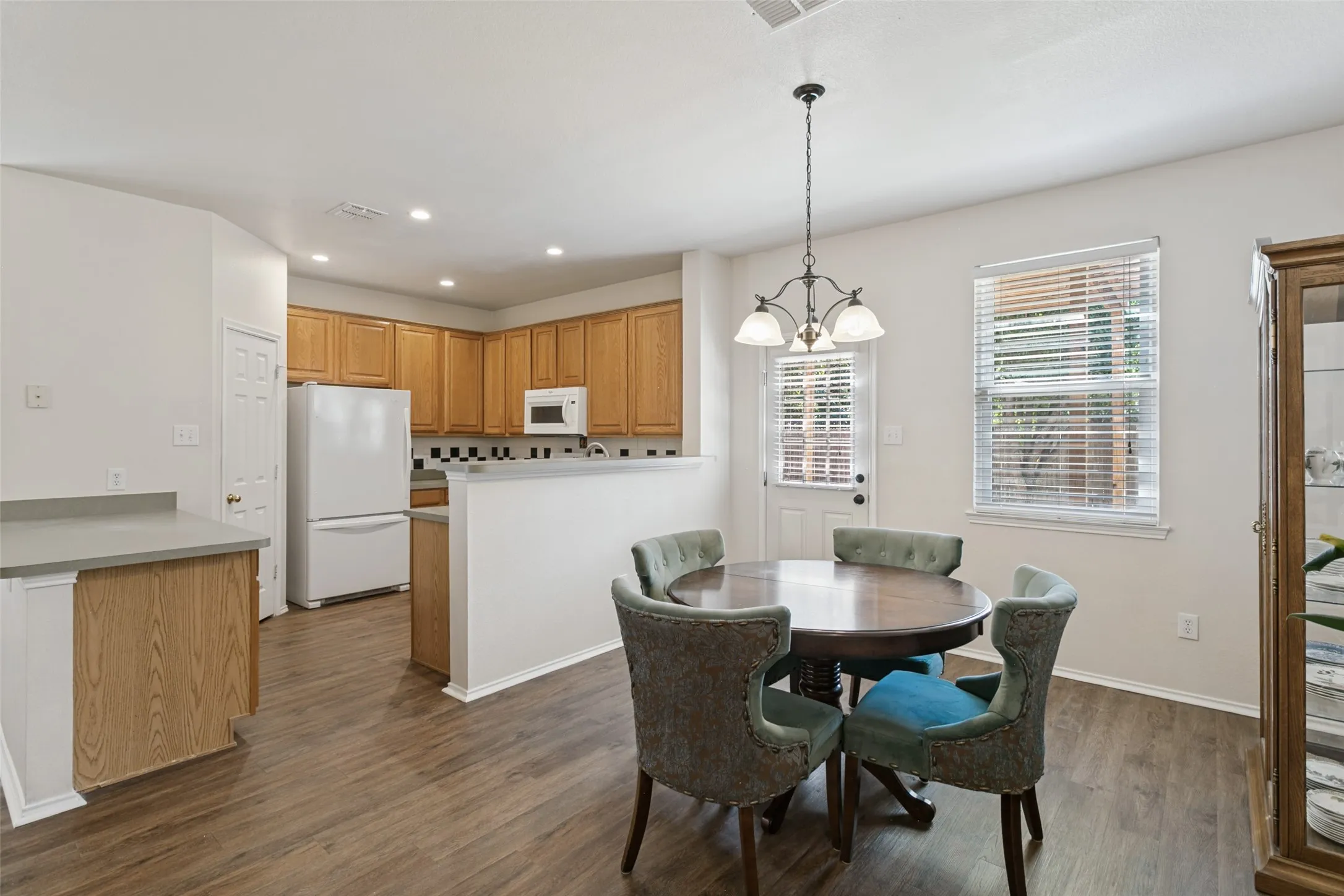 Single Family Residence For Sale in Tarrant County , 8405 Ram Ridge Road, Fort Worth, Texas 76137, 3 Bedroom, 2 Bathroom, 2 Garage spaces, 1,560 Sqft, built in 2001, mls#21400125, Real Estate Agent in Fort Worth, Homes For Sale in Tarrant county, Homes For Sale in Fort Worth, Realtor in Fort Worth Texas, Real Estate Brokerage Independent Realty Texas, Luminita Cordes Realtor