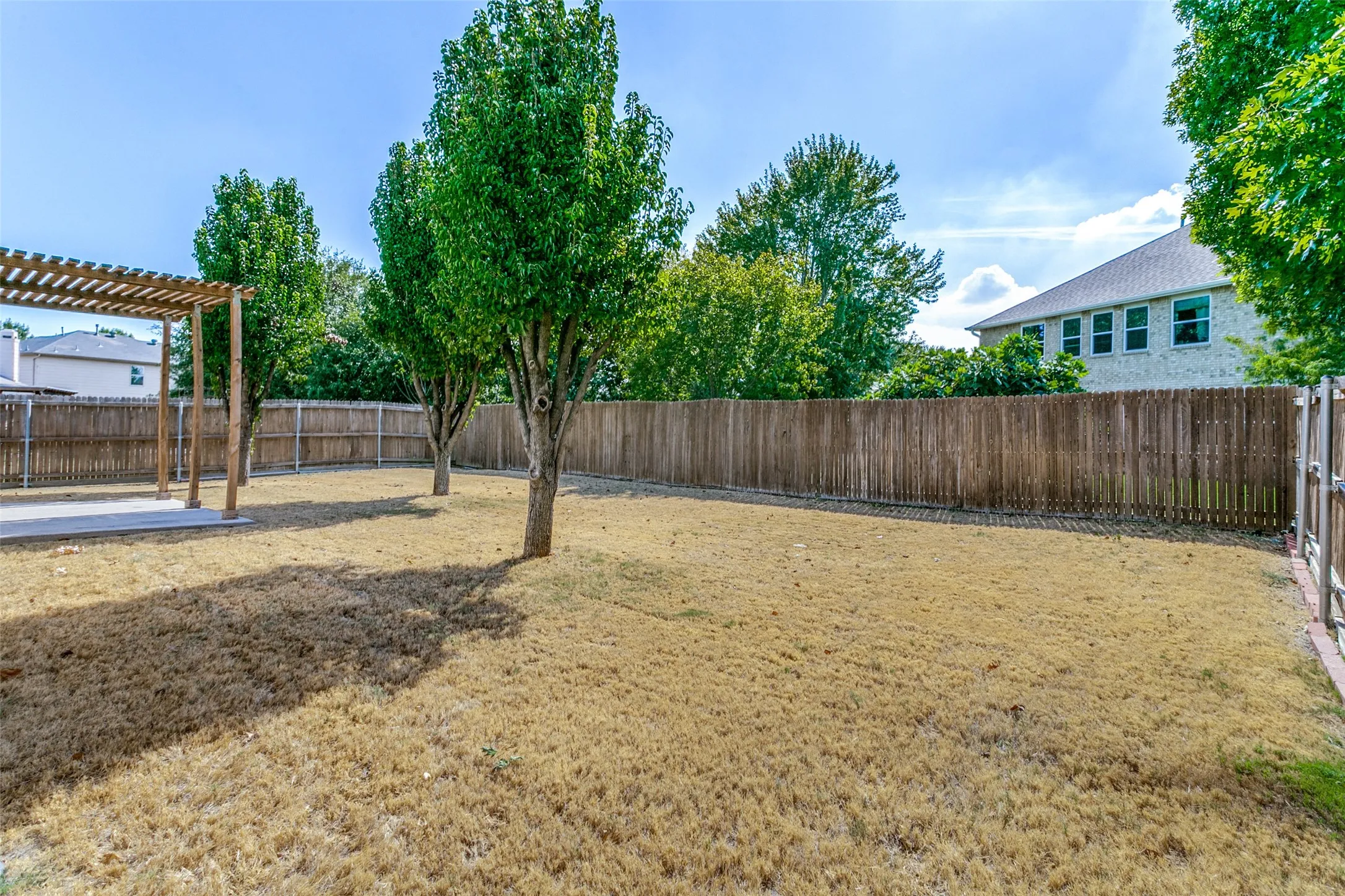 Single Family Residence For Sale in Tarrant County , 8405 Ram Ridge Road, Fort Worth, Texas 76137, 3 Bedroom, 2 Bathroom, 2 Garage spaces, 1,560 Sqft, built in 2001, mls#21400125, Real Estate Agent in Fort Worth, Homes For Sale in Tarrant county, Homes For Sale in Fort Worth, Realtor in Fort Worth Texas, Real Estate Brokerage Independent Realty Texas, Luminita Cordes Realtor