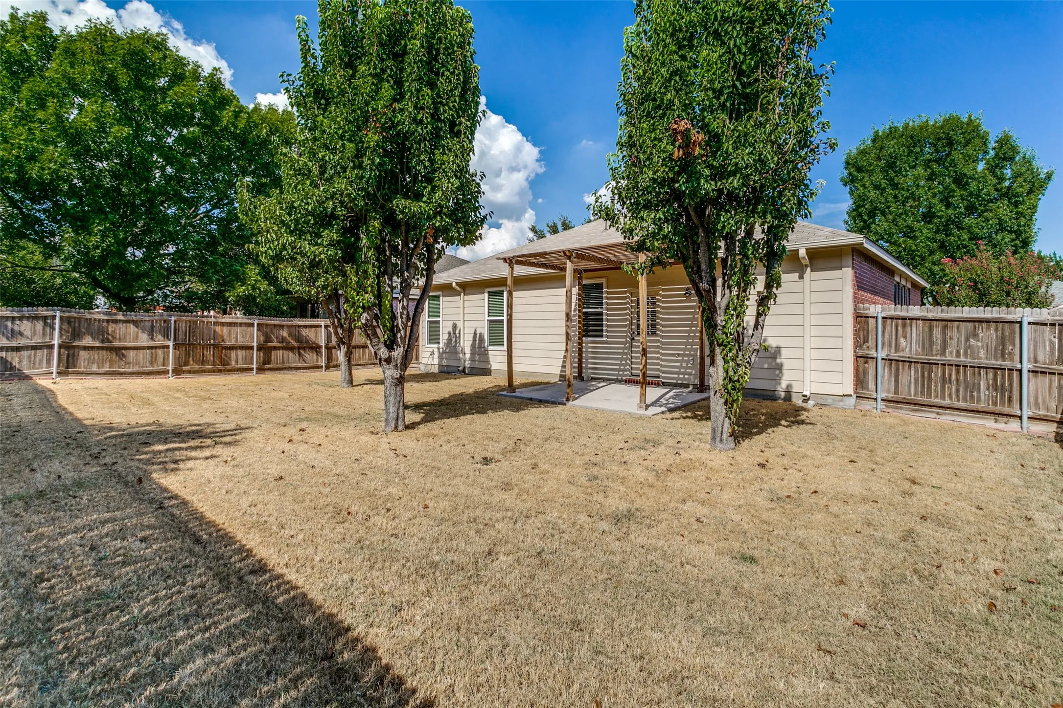 Single Family Residence For Sale in Tarrant County , 8405 Ram Ridge Road, Fort Worth, Texas 76137, 3 Bedroom, 2 Bathroom, 2 Garage spaces, 1,560 Sqft, built in 2001, mls#21400125, Real Estate Agent in Fort Worth, Homes For Sale in Tarrant county, Homes For Sale in Fort Worth, Realtor in Fort Worth Texas, Real Estate Brokerage Independent Realty Texas, Luminita Cordes Realtor