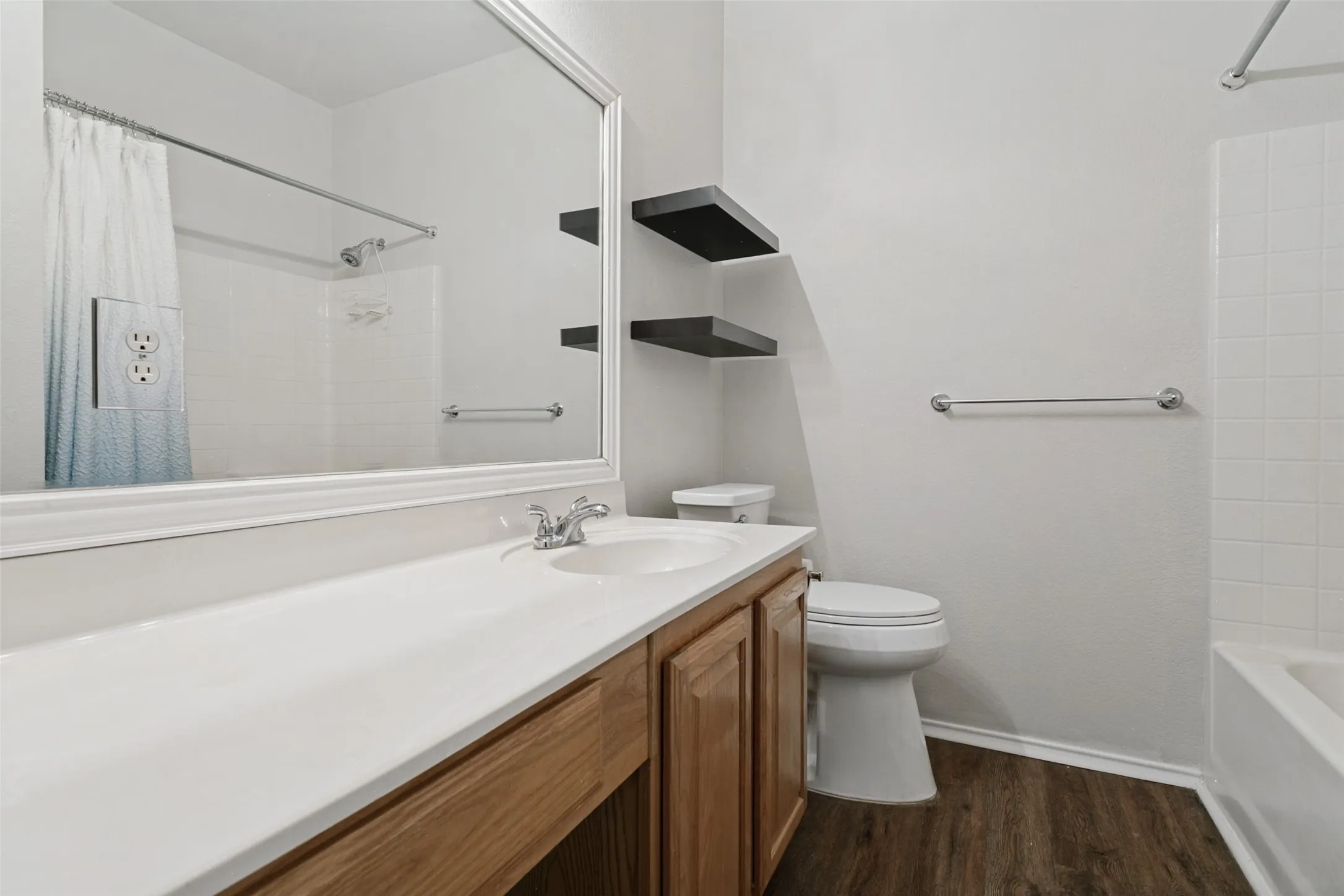 Single Family Residence For Sale in Tarrant County , 8405 Ram Ridge Road, Fort Worth, Texas 76137, 3 Bedroom, 2 Bathroom, 2 Garage spaces, 1,560 Sqft, built in 2001, mls#21400125, Real Estate Agent in Fort Worth, Homes For Sale in Tarrant county, Homes For Sale in Fort Worth, Realtor in Fort Worth Texas, Real Estate Brokerage Independent Realty Texas, Luminita Cordes Realtor