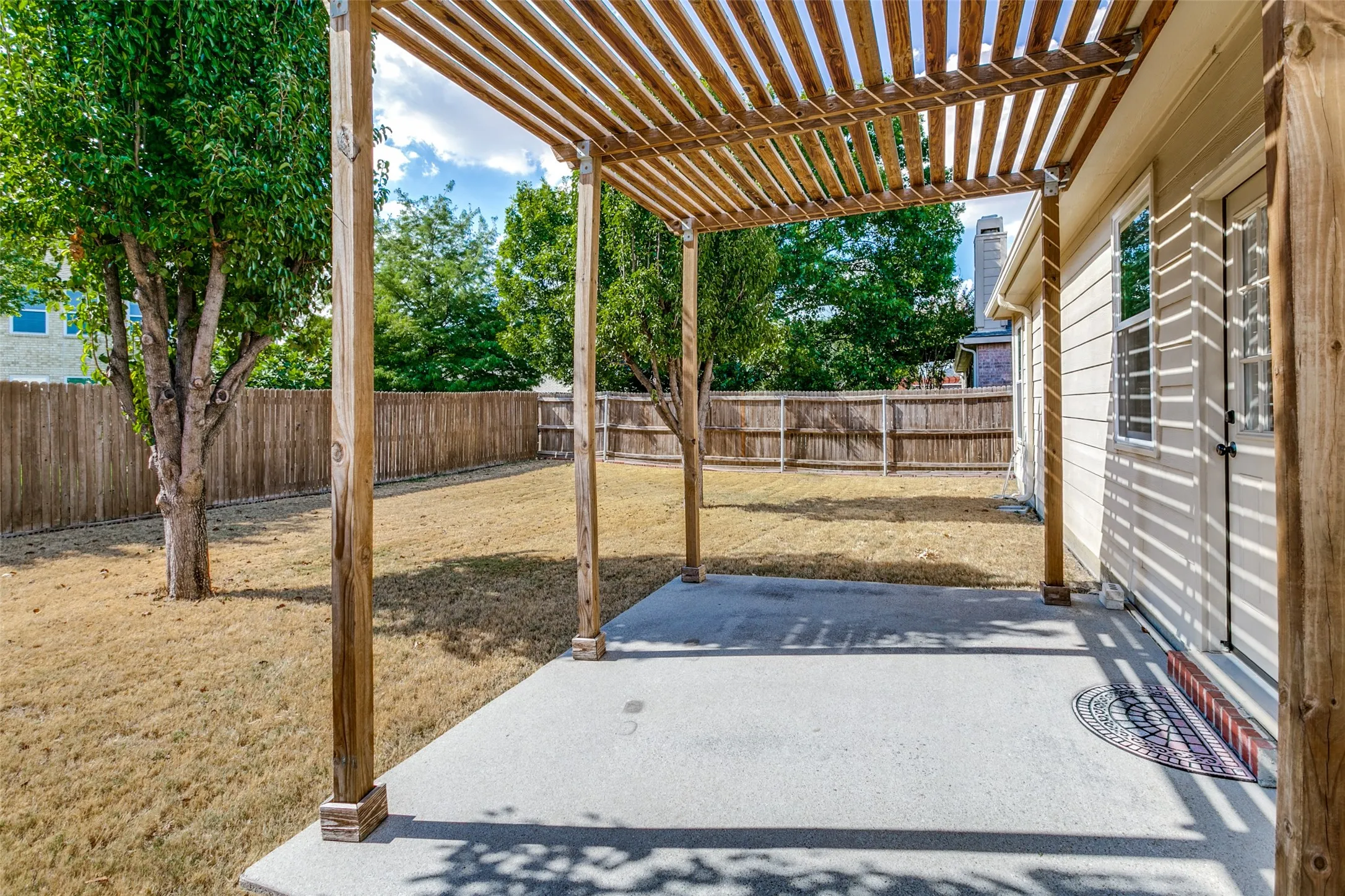 Single Family Residence For Sale in Tarrant County , 8405 Ram Ridge Road, Fort Worth, Texas 76137, 3 Bedroom, 2 Bathroom, 2 Garage spaces, 1,560 Sqft, built in 2001, mls#21400125, Real Estate Agent in Fort Worth, Homes For Sale in Tarrant county, Homes For Sale in Fort Worth, Realtor in Fort Worth Texas, Real Estate Brokerage Independent Realty Texas, Luminita Cordes Realtor