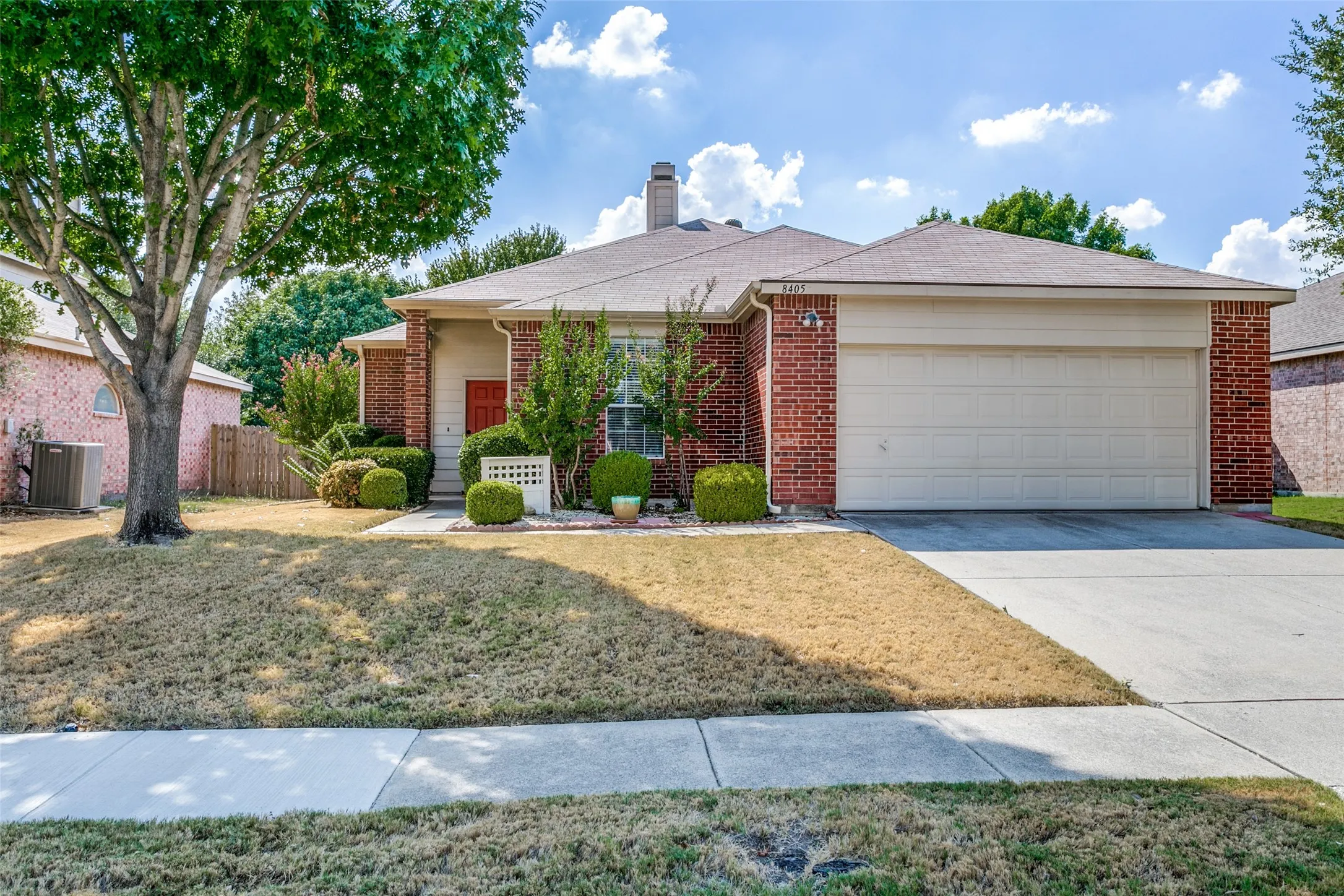 Single Family Residence For Sale in Tarrant County , 8405 Ram Ridge Road, Fort Worth, Texas 76137, 3 Bedroom, 2 Bathroom, 2 Garage spaces, 1,560 Sqft, built in 2001, mls#21400125, Real Estate Agent in Fort Worth, Homes For Sale in Tarrant county, Homes For Sale in Fort Worth, Realtor in Fort Worth Texas, Real Estate Brokerage Independent Realty Texas, Luminita Cordes Realtor