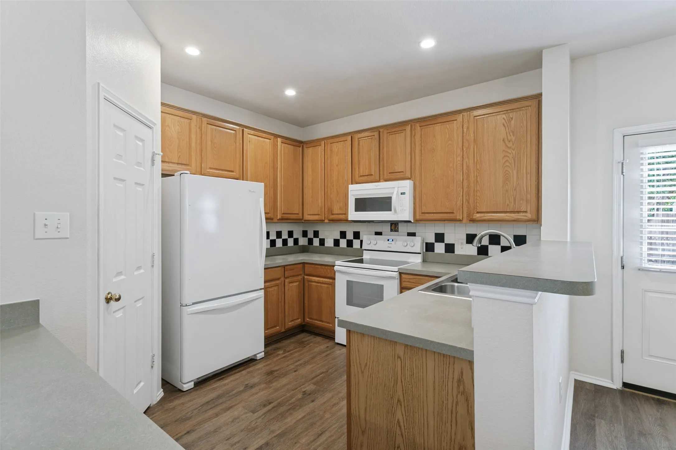 Single Family Residence For Sale in Tarrant County , 8405 Ram Ridge Road, Fort Worth, Texas 76137, 3 Bedroom, 2 Bathroom, 2 Garage spaces, 1,560 Sqft, built in 2001, mls#21400125, Real Estate Agent in Fort Worth, Homes For Sale in Tarrant county, Homes For Sale in Fort Worth, Realtor in Fort Worth Texas, Real Estate Brokerage Independent Realty Texas, Luminita Cordes Realtor