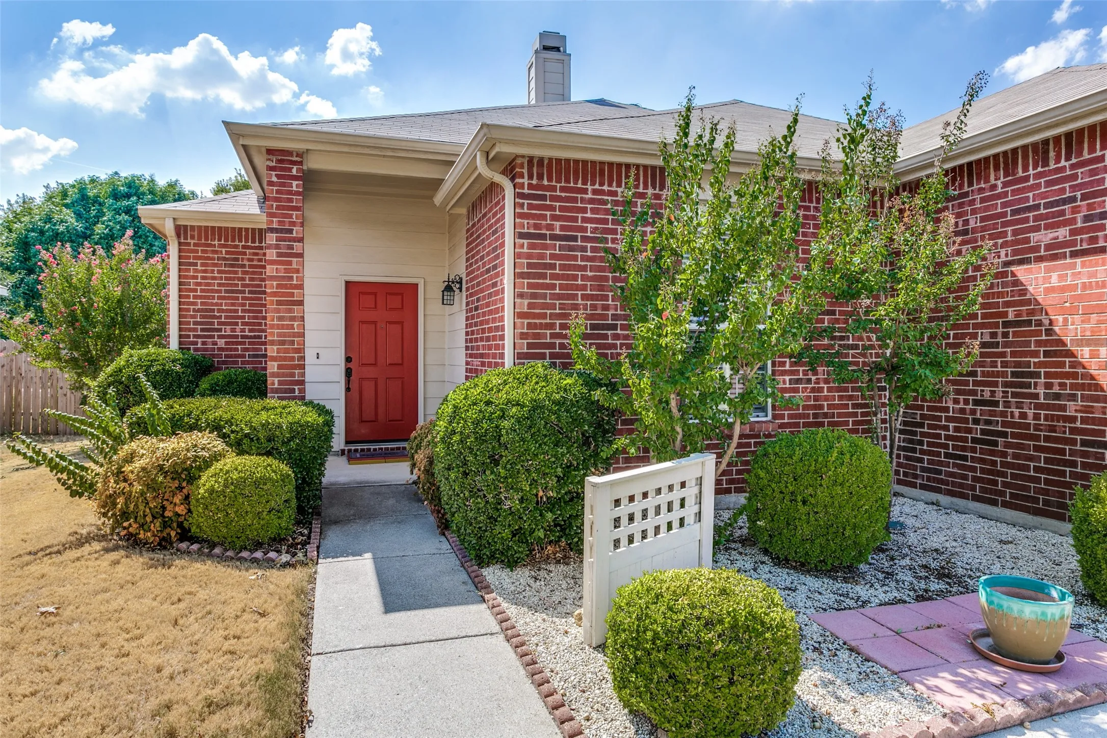 Single Family Residence For Sale in Tarrant County , 8405 Ram Ridge Road, Fort Worth, Texas 76137, 3 Bedroom, 2 Bathroom, 2 Garage spaces, 1,560 Sqft, built in 2001, mls#21400125, Real Estate Agent in Fort Worth, Homes For Sale in Tarrant county, Homes For Sale in Fort Worth, Realtor in Fort Worth Texas, Real Estate Brokerage Independent Realty Texas, Luminita Cordes Realtor