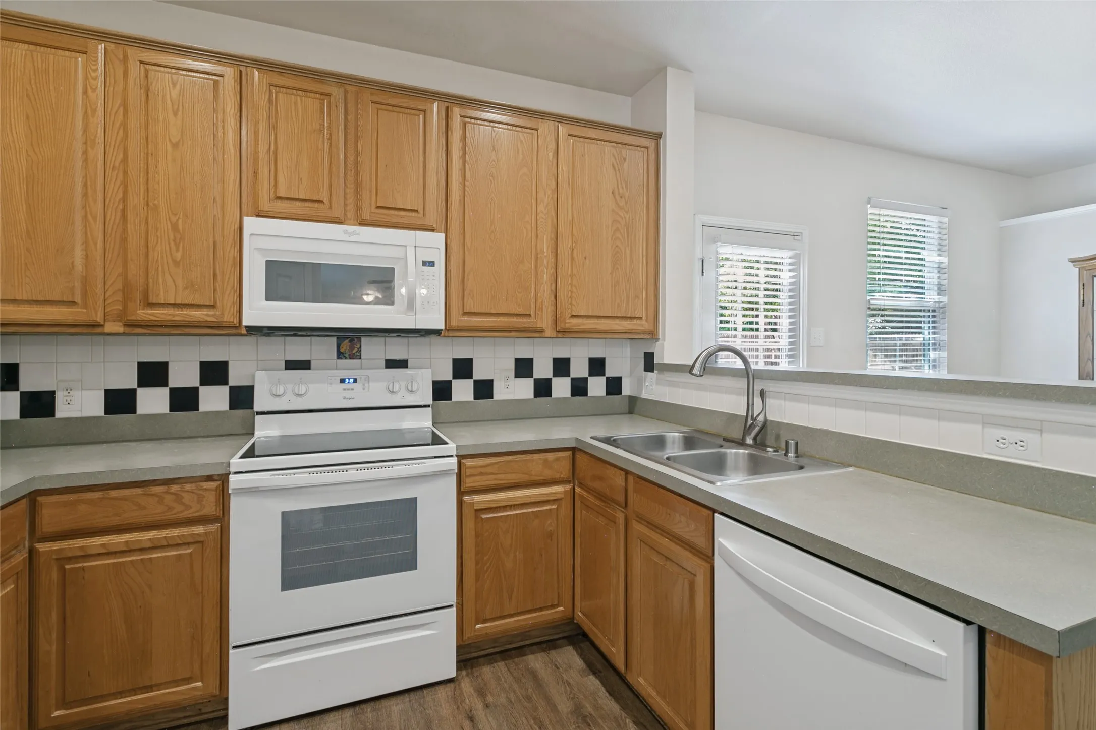 Single Family Residence For Sale in Tarrant County , 8405 Ram Ridge Road, Fort Worth, Texas 76137, 3 Bedroom, 2 Bathroom, 2 Garage spaces, 1,560 Sqft, built in 2001, mls#21400125, Real Estate Agent in Fort Worth, Homes For Sale in Tarrant county, Homes For Sale in Fort Worth, Realtor in Fort Worth Texas, Real Estate Brokerage Independent Realty Texas, Luminita Cordes Realtor