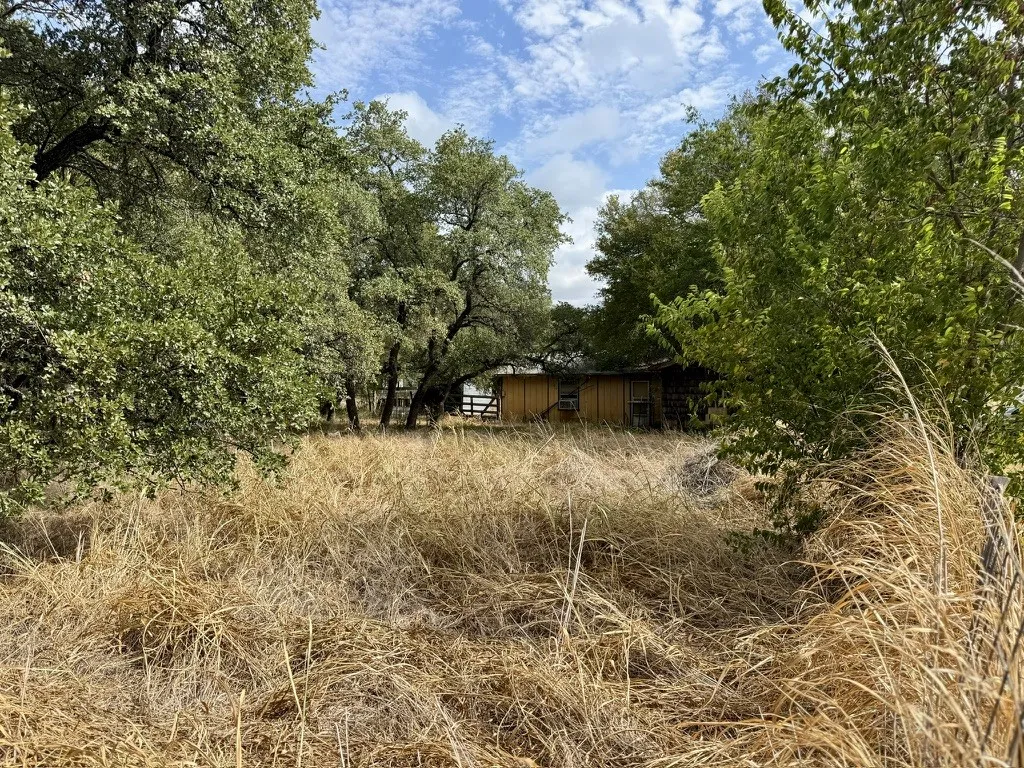 Single Family Residence For Sale in Bosque County , 212 County Road 1746, Clifton, Texas 76634, 1 Bedroom, 0, Garage spaces, 1,260 Sqft, built in 1965, mls#21400201, Real Estate Agent in Clifton, Homes For Sale in Bosque county, Homes For Sale in Clifton, Realtor in Clifton Texas, Real Estate Brokerage Independent Realty Texas, Luminita Cordes Realtor