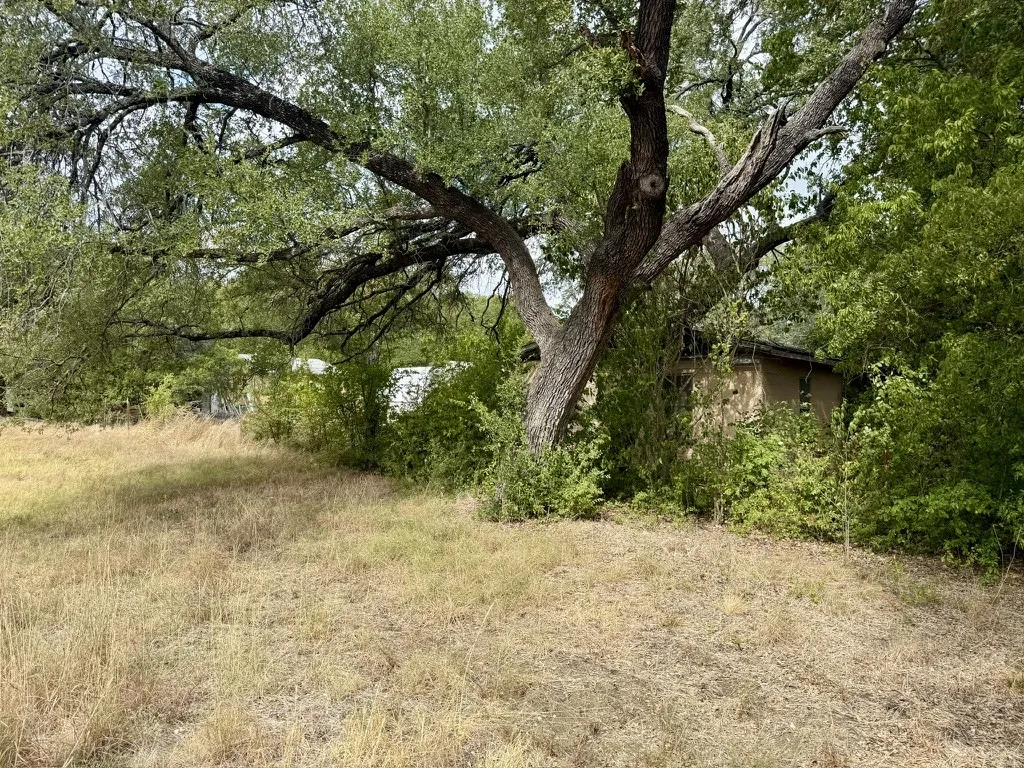 Single Family Residence For Sale in Bosque County , 212 County Road 1746, Clifton, Texas 76634, 1 Bedroom, 0, Garage spaces, 1,260 Sqft, built in 1965, mls#21400201, Real Estate Agent in Clifton, Homes For Sale in Bosque county, Homes For Sale in Clifton, Realtor in Clifton Texas, Real Estate Brokerage Independent Realty Texas, Luminita Cordes Realtor