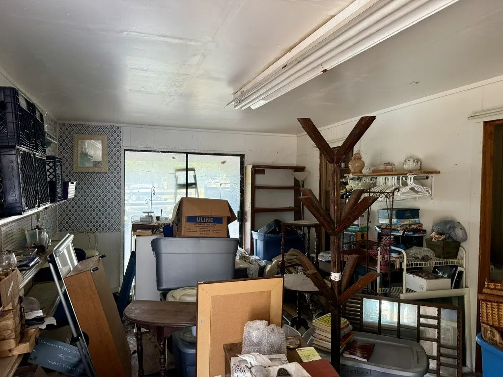 Single Family Residence For Sale in Bosque County , 212 County Road 1746, Clifton, Texas 76634, 1 Bedroom, 0, Garage spaces, 1,260 Sqft, built in 1965, mls#21400201, Real Estate Agent in Clifton, Homes For Sale in Bosque county, Homes For Sale in Clifton, Realtor in Clifton Texas, Real Estate Brokerage Independent Realty Texas, Luminita Cordes Realtor