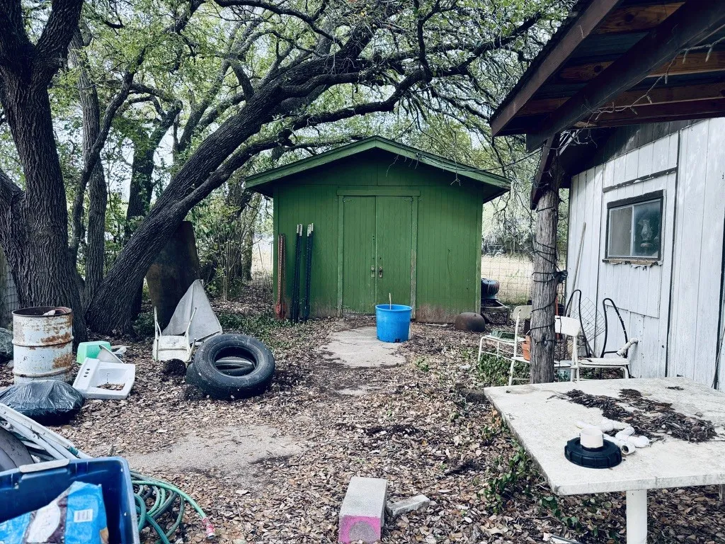 Single Family Residence For Sale in Bosque County , 212 County Road 1746, Clifton, Texas 76634, 1 Bedroom, 0, Garage spaces, 1,260 Sqft, built in 1965, mls#21400201, Real Estate Agent in Clifton, Homes For Sale in Bosque county, Homes For Sale in Clifton, Realtor in Clifton Texas, Real Estate Brokerage Independent Realty Texas, Luminita Cordes Realtor