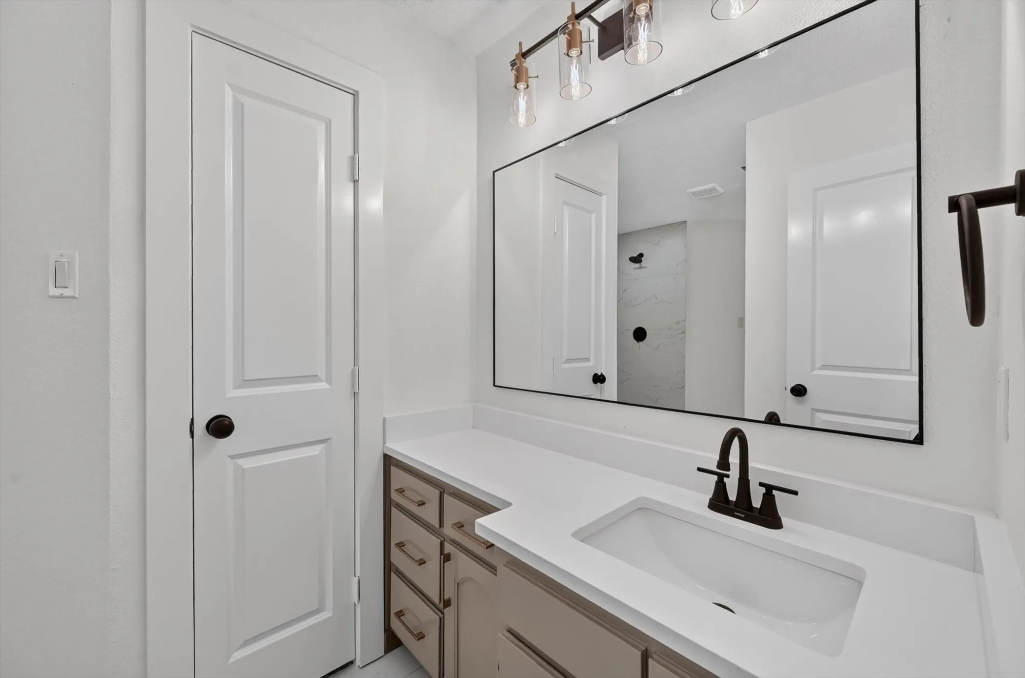 Single Family Residence For Sale in Tarrant County , 6804 Fair Meadows Drive, North Richland Hills, Texas 76182, 3 Bedroom, 2 Bathroom, 2 Garage spaces, 1,586 Sqft, built in 1983, mls#21395613, Real Estate Agent in North Richland Hills, Homes For Sale in Tarrant county, Homes For Sale in North Richland Hills, Realtor in North Richland Hills Texas, Real Estate Brokerage Independent Realty Texas, Luminita Cordes Realtor