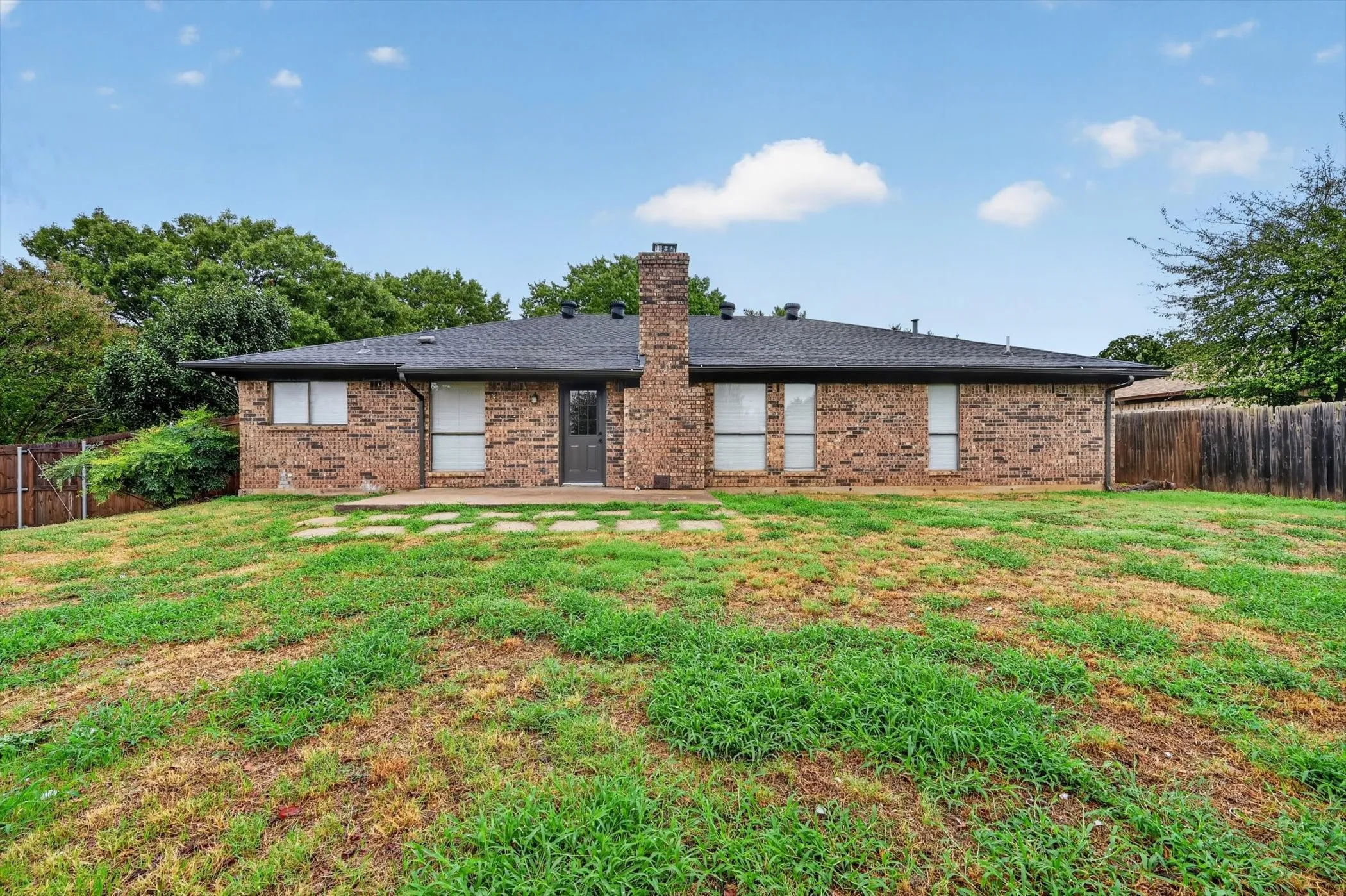 Single Family Residence For Sale in Tarrant County , 6804 Fair Meadows Drive, North Richland Hills, Texas 76182, 3 Bedroom, 2 Bathroom, 2 Garage spaces, 1,586 Sqft, built in 1983, mls#21395613, Real Estate Agent in North Richland Hills, Homes For Sale in Tarrant county, Homes For Sale in North Richland Hills, Realtor in North Richland Hills Texas, Real Estate Brokerage Independent Realty Texas, Luminita Cordes Realtor