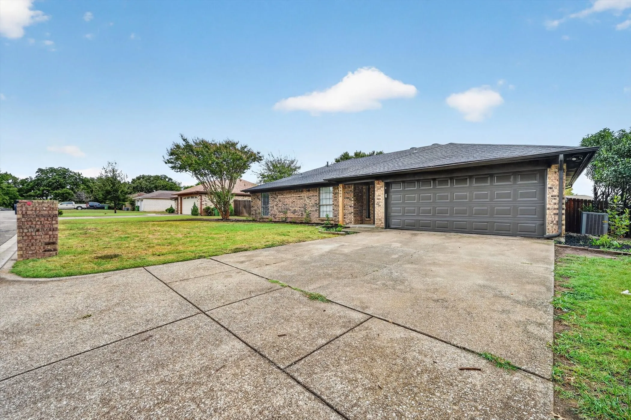 Single Family Residence For Sale in Tarrant County , 6804 Fair Meadows Drive, North Richland Hills, Texas 76182, 3 Bedroom, 2 Bathroom, 2 Garage spaces, 1,586 Sqft, built in 1983, mls#21395613, Real Estate Agent in North Richland Hills, Homes For Sale in Tarrant county, Homes For Sale in North Richland Hills, Realtor in North Richland Hills Texas, Real Estate Brokerage Independent Realty Texas, Luminita Cordes Realtor