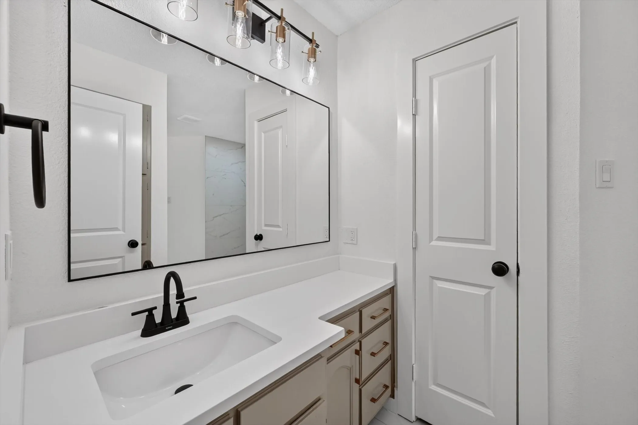 Single Family Residence For Sale in Tarrant County , 6804 Fair Meadows Drive, North Richland Hills, Texas 76182, 3 Bedroom, 2 Bathroom, 2 Garage spaces, 1,586 Sqft, built in 1983, mls#21395613, Real Estate Agent in North Richland Hills, Homes For Sale in Tarrant county, Homes For Sale in North Richland Hills, Realtor in North Richland Hills Texas, Real Estate Brokerage Independent Realty Texas, Luminita Cordes Realtor