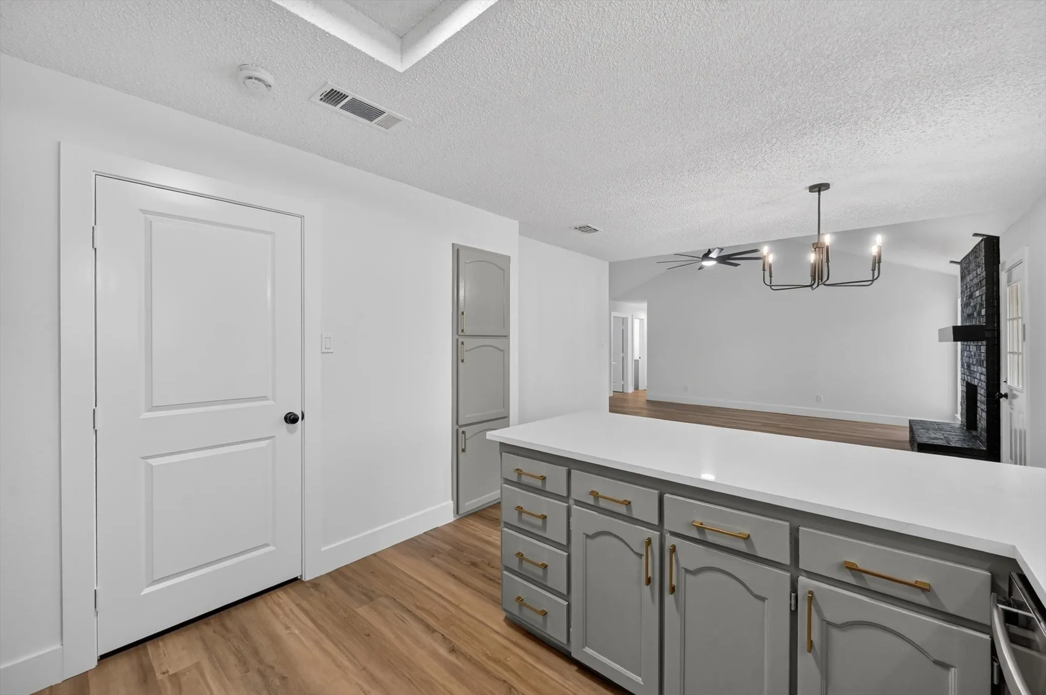 Single Family Residence For Sale in Tarrant County , 6804 Fair Meadows Drive, North Richland Hills, Texas 76182, 3 Bedroom, 2 Bathroom, 2 Garage spaces, 1,586 Sqft, built in 1983, mls#21395613, Real Estate Agent in North Richland Hills, Homes For Sale in Tarrant county, Homes For Sale in North Richland Hills, Realtor in North Richland Hills Texas, Real Estate Brokerage Independent Realty Texas, Luminita Cordes Realtor