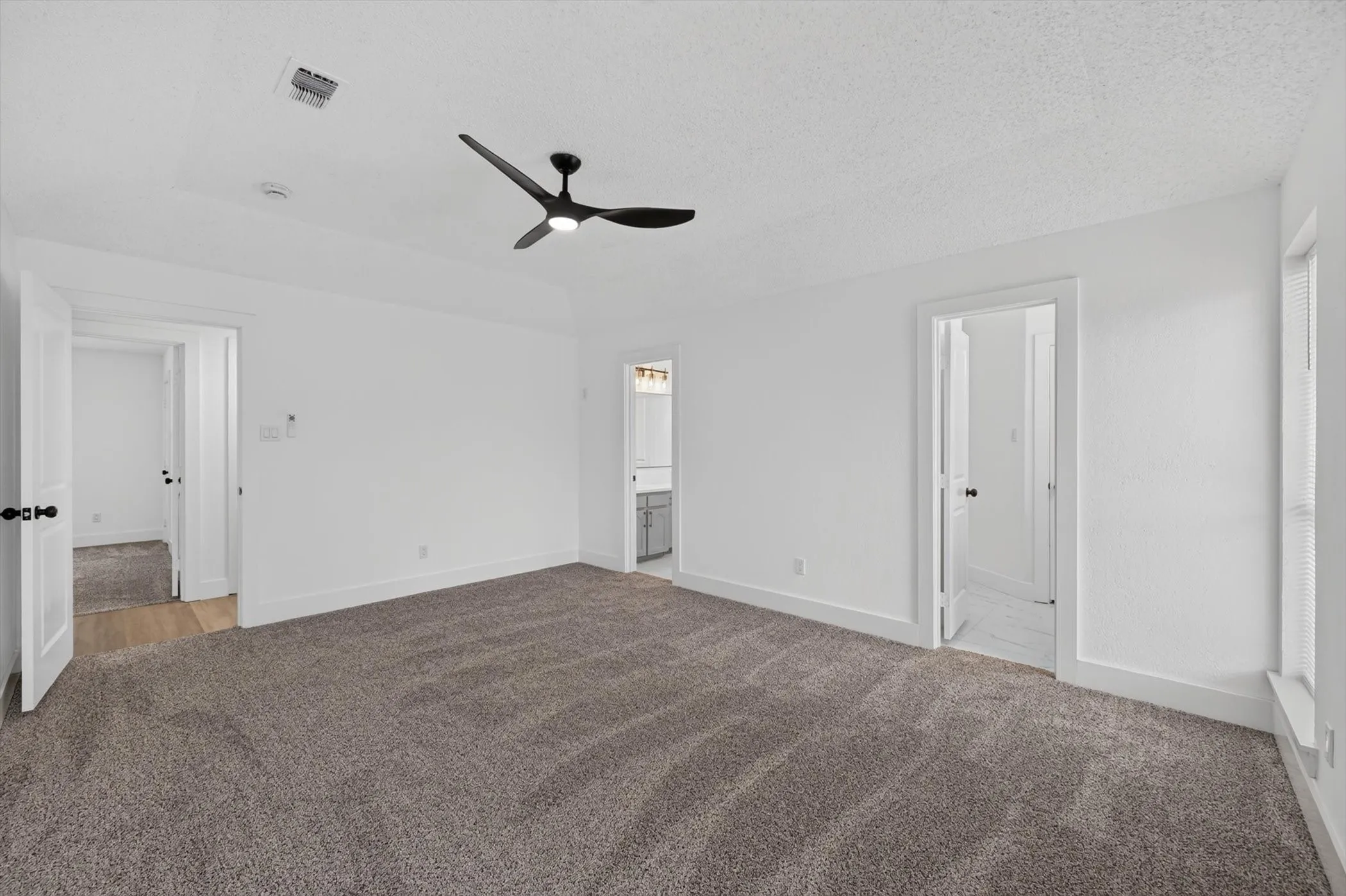 Single Family Residence For Sale in Tarrant County , 6804 Fair Meadows Drive, North Richland Hills, Texas 76182, 3 Bedroom, 2 Bathroom, 2 Garage spaces, 1,586 Sqft, built in 1983, mls#21395613, Real Estate Agent in North Richland Hills, Homes For Sale in Tarrant county, Homes For Sale in North Richland Hills, Realtor in North Richland Hills Texas, Real Estate Brokerage Independent Realty Texas, Luminita Cordes Realtor