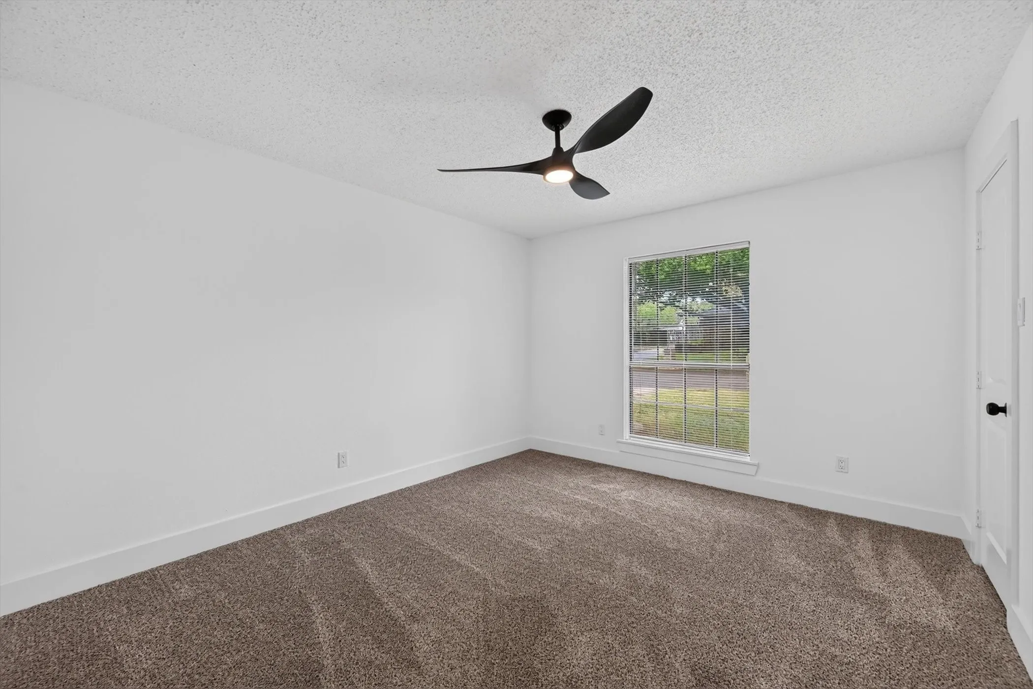 Single Family Residence For Sale in Tarrant County , 6804 Fair Meadows Drive, North Richland Hills, Texas 76182, 3 Bedroom, 2 Bathroom, 2 Garage spaces, 1,586 Sqft, built in 1983, mls#21395613, Real Estate Agent in North Richland Hills, Homes For Sale in Tarrant county, Homes For Sale in North Richland Hills, Realtor in North Richland Hills Texas, Real Estate Brokerage Independent Realty Texas, Luminita Cordes Realtor